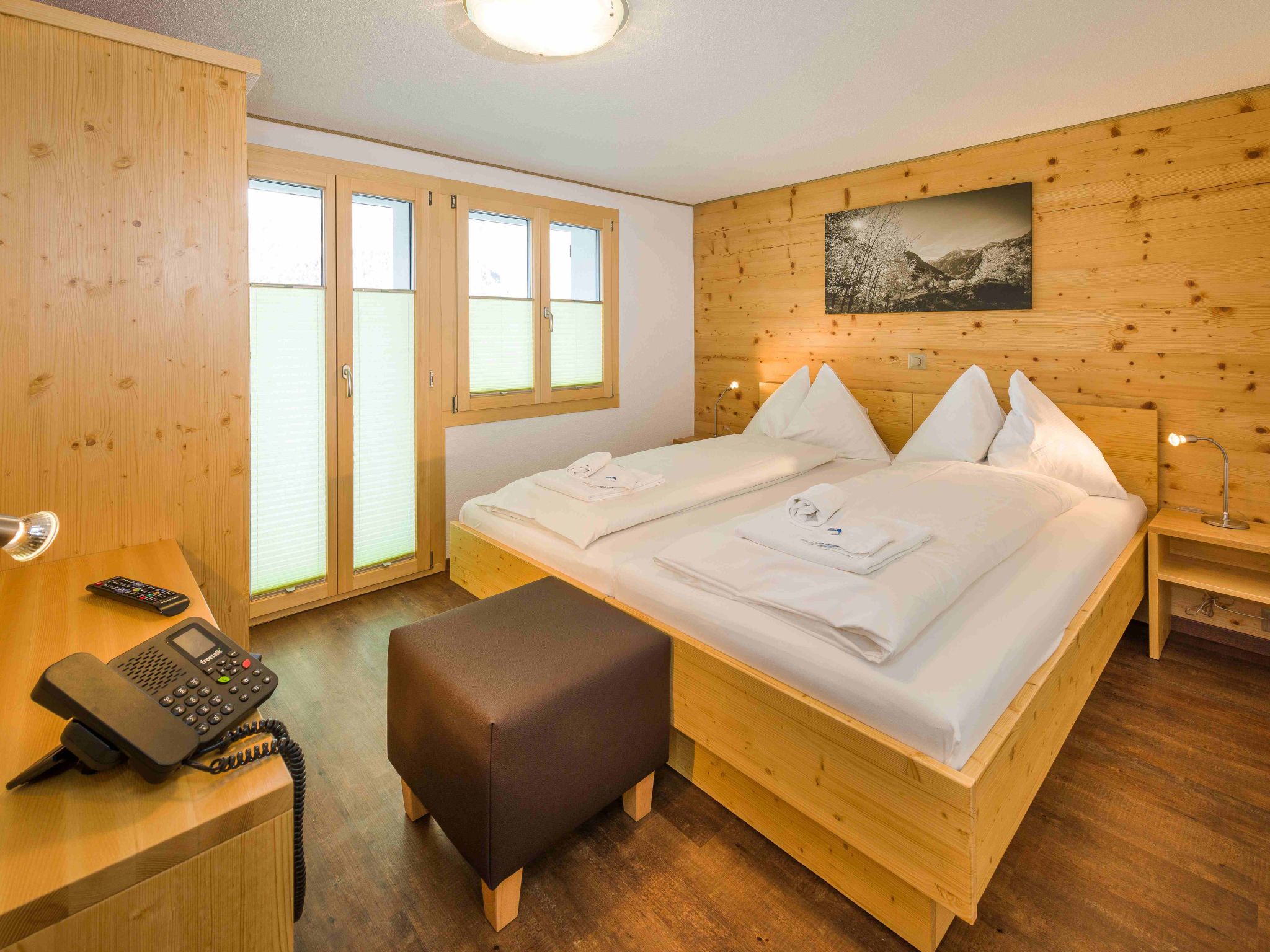 Lunic, AZapartments.ch, B&B, (Grächen), 1057 - Drinnen