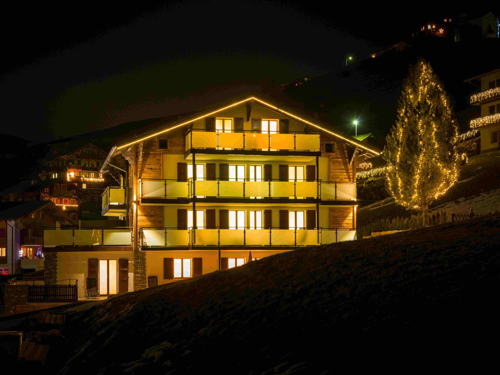 Photo of Lunic, AZapartments.ch, B&B, (Grächen), 1057