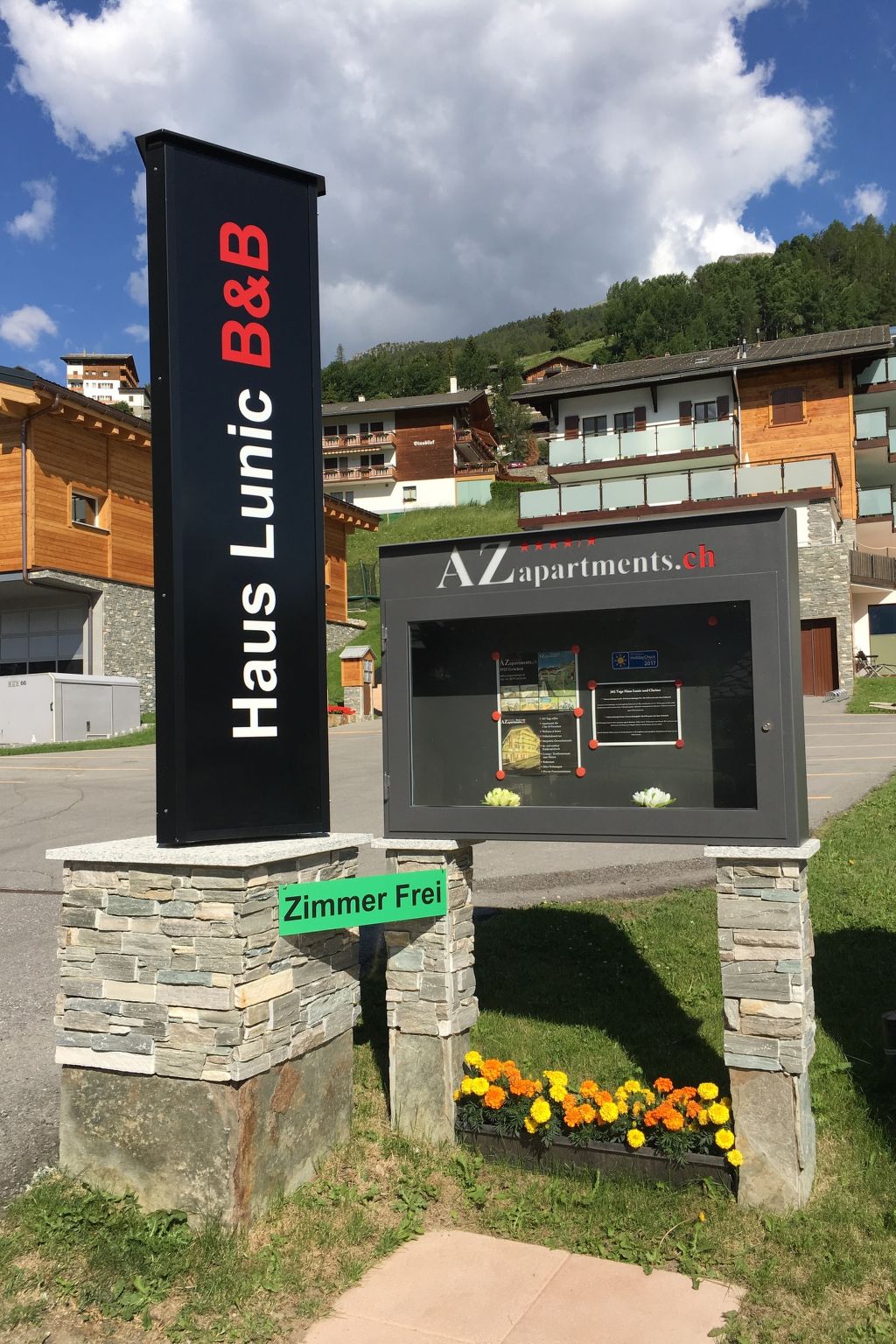 Photo of Lunic, AZapartments.ch, B&B, (Grächen), 1057