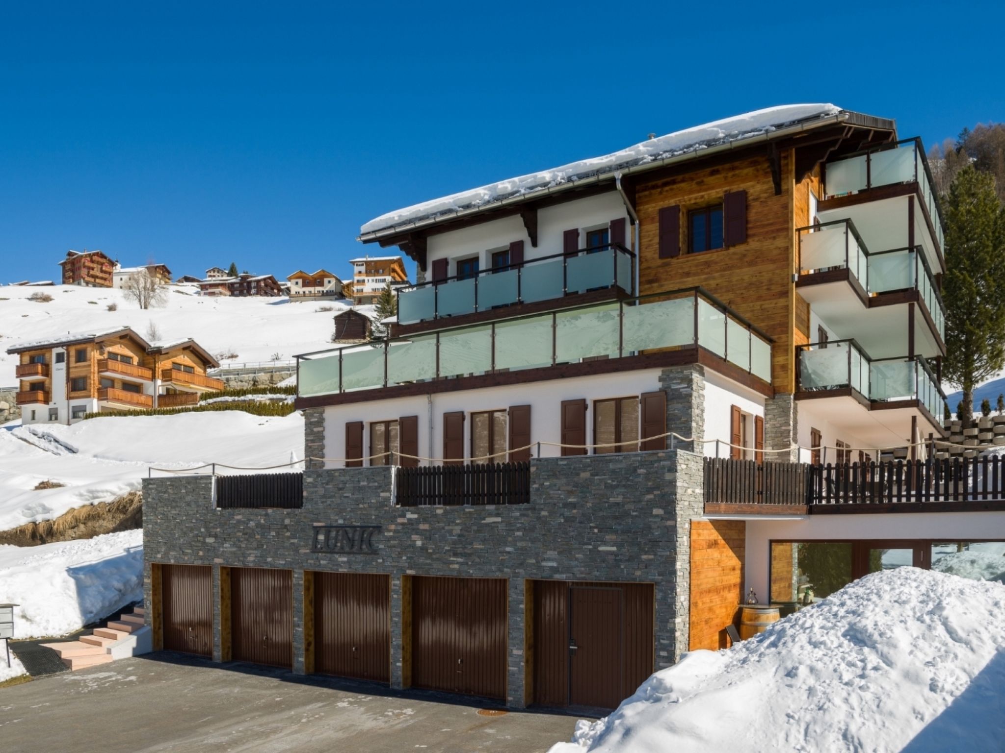 Photo of Lunic, AZapartments.ch, B&B, (Grächen), 1057