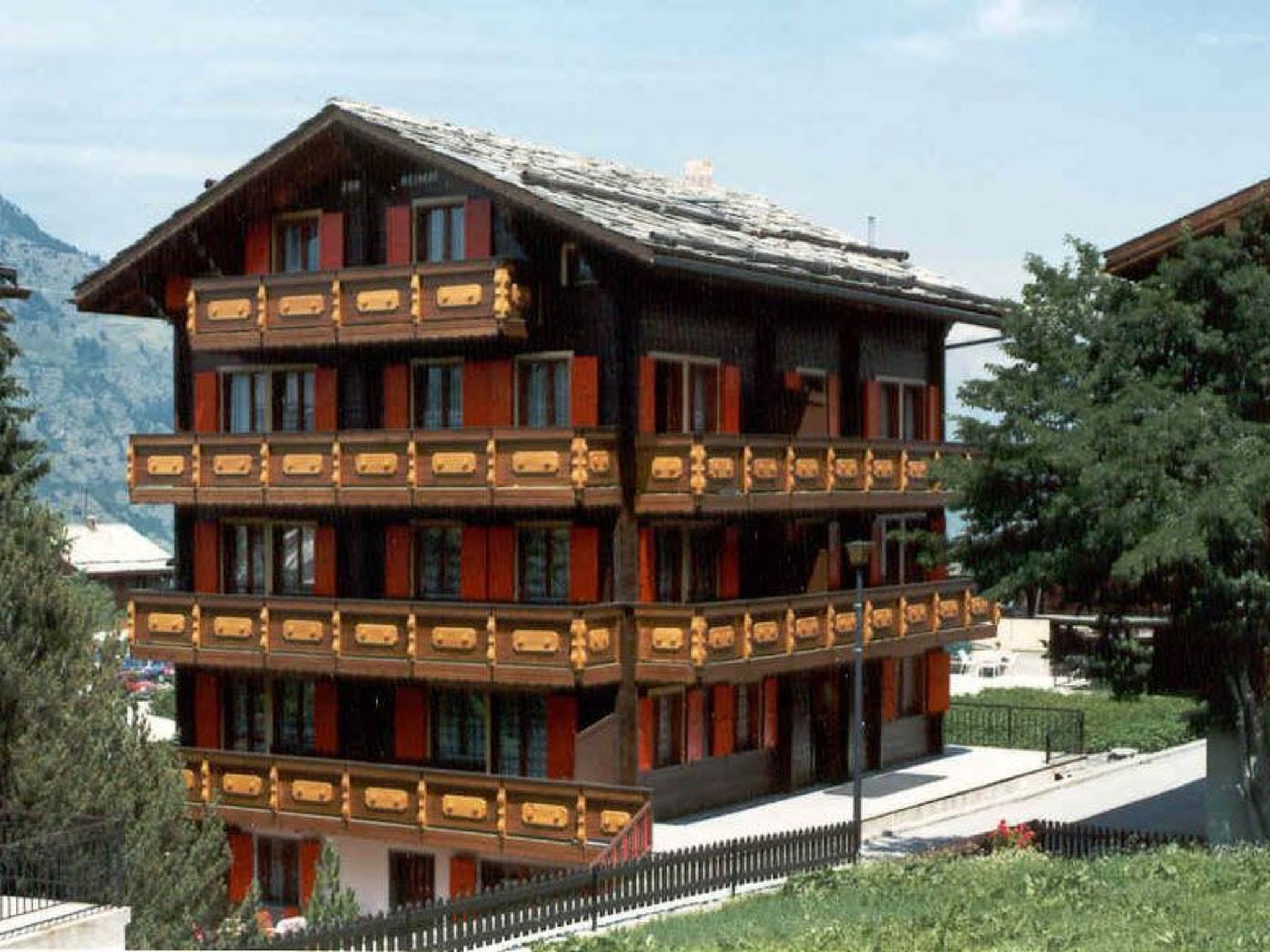 Ferienwohnungen Zur Heimat, (Grächen), — House (4 of 11)