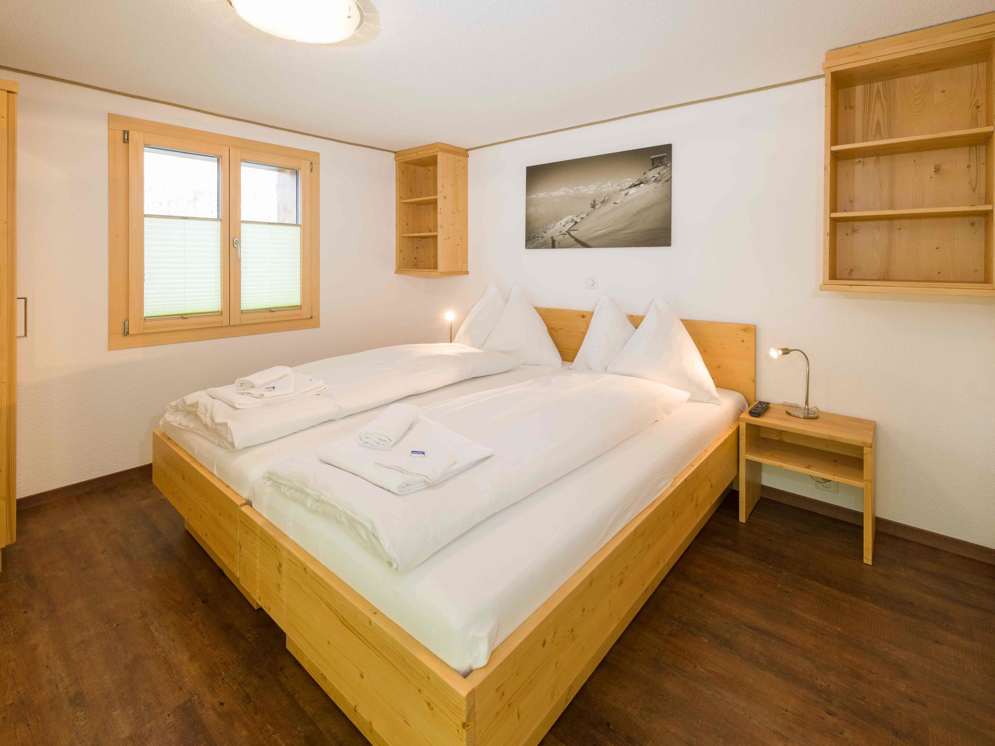 Lunic, AZapartments.ch, B&B, (Grächen), 1057 - Drinnen