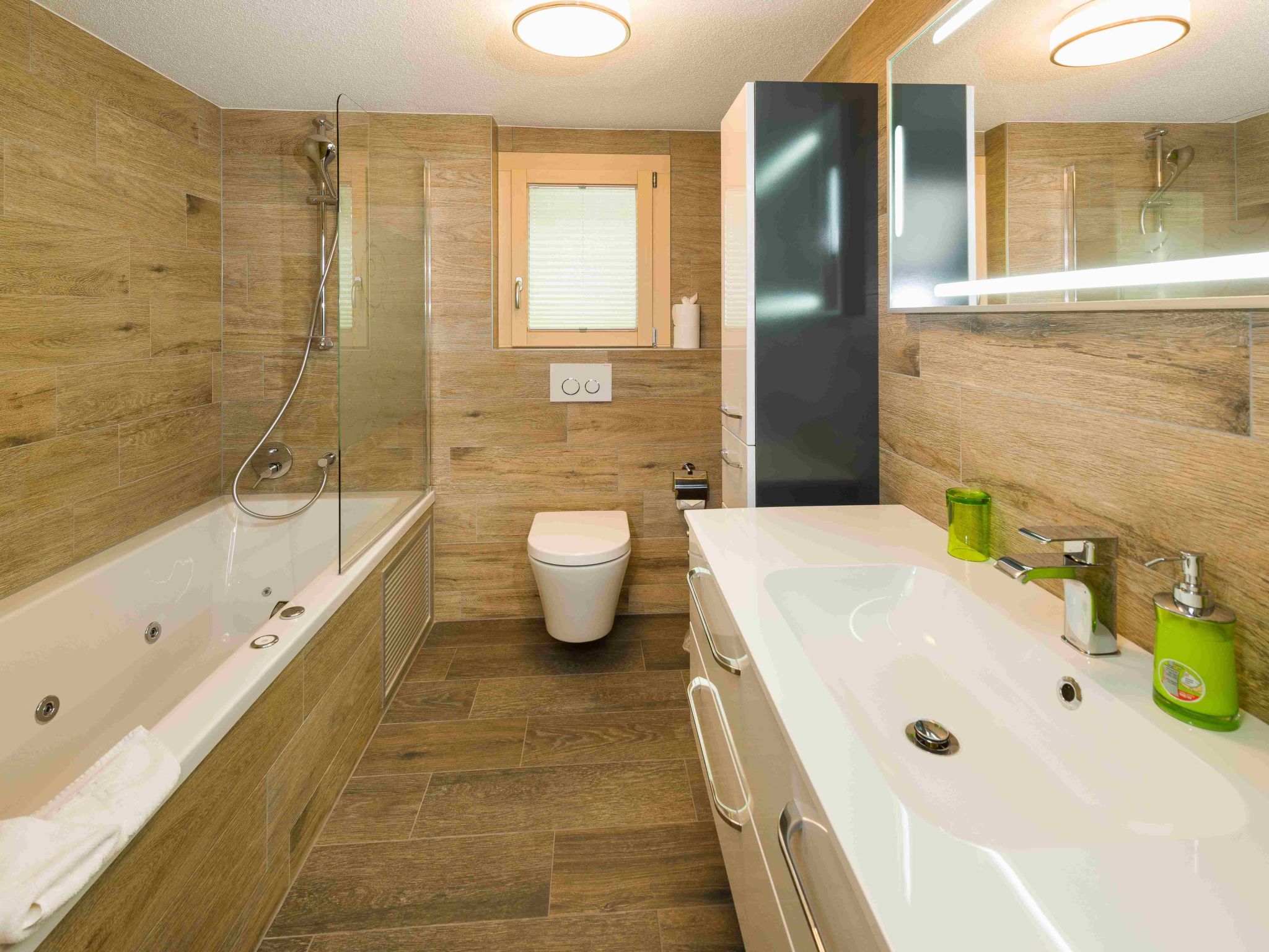Ferienwohnungen Lunic, AZapartments.ch, B&B, (Grächen), 1057