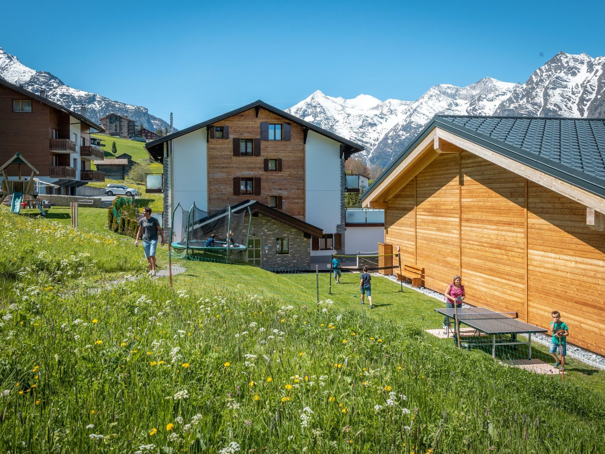Ferienwohnungen Lunic, AZapartments.ch, B&B, (Grächen), 1057