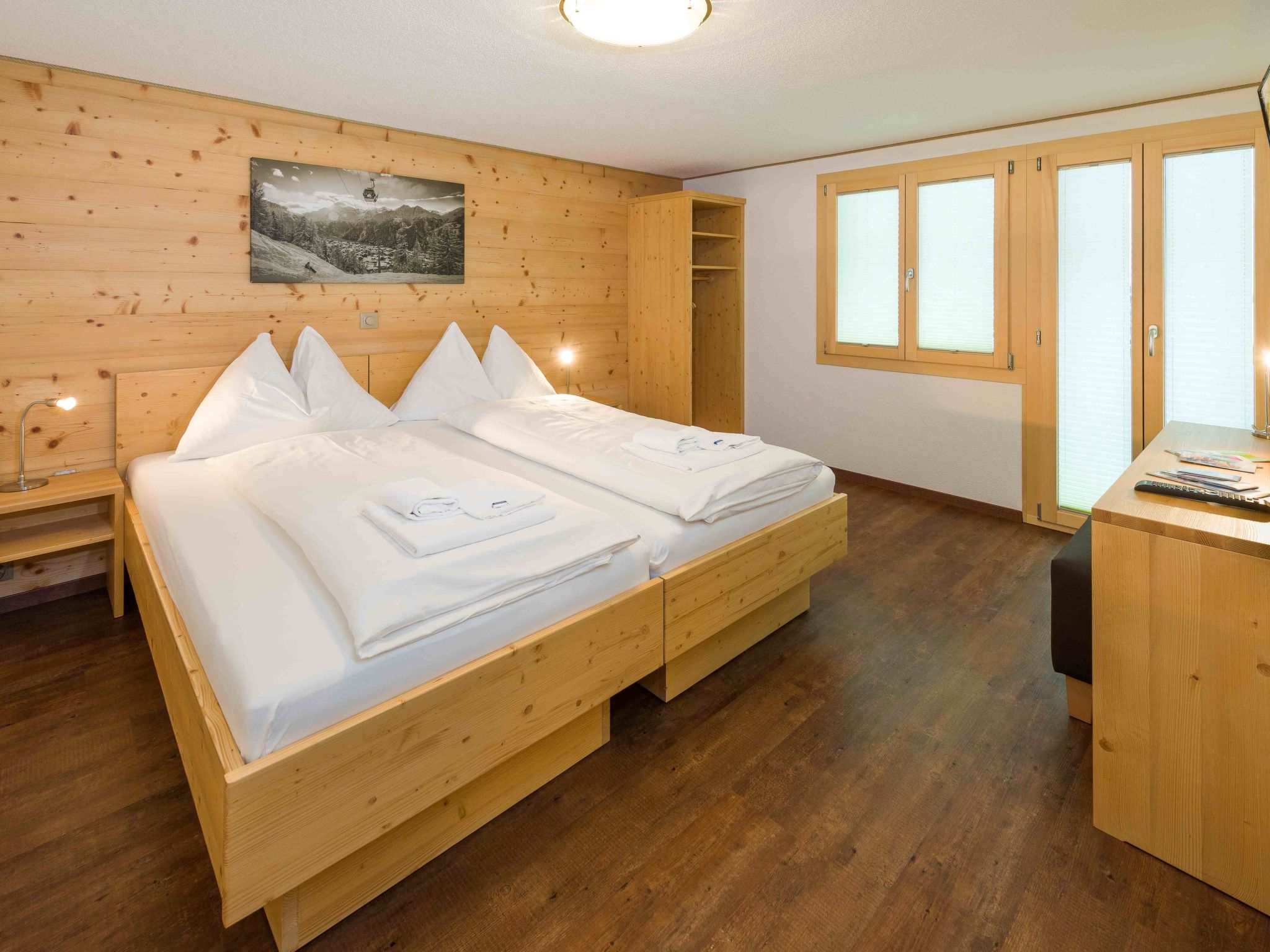 Ferienwohnungen Lunic, AZapartments.ch, B&B, (Grächen), 1057