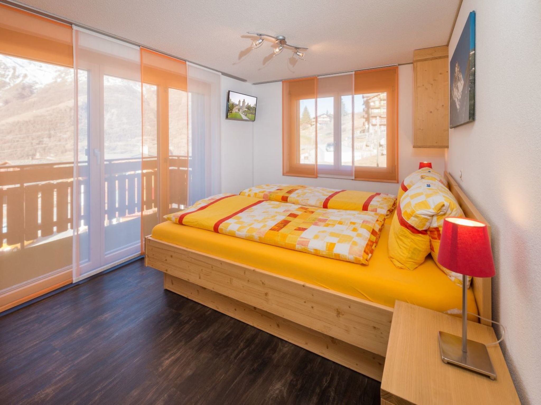 Ferienwohnungen Clarino, AZapartments.ch, B&B, (Grächen), 1285