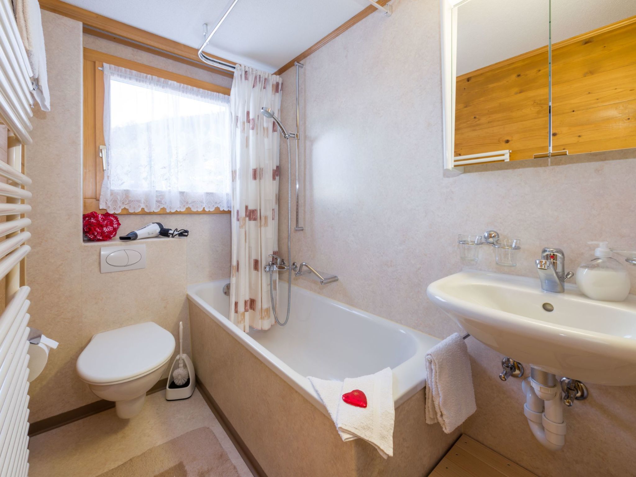 Chalet Ferienwohnungen Schwalbennest Moos Grächen, (Grächen), - Dedans