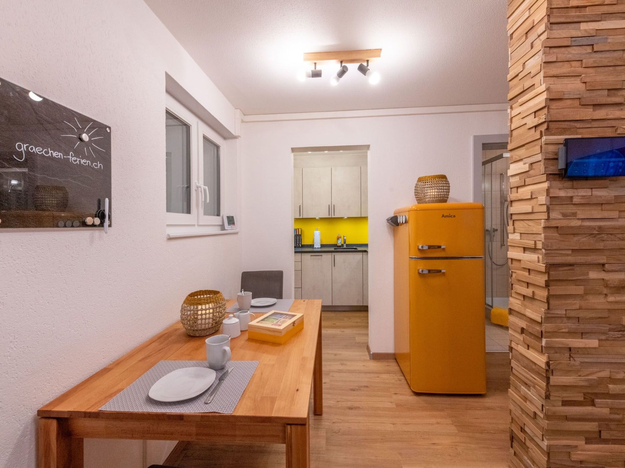 Ambassador "Yellow Home", (Grächen), 1048