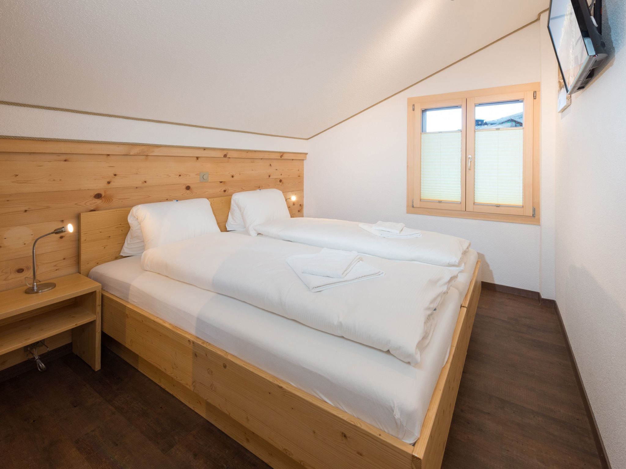 Ferienwohnungen Lunic, AZapartments.ch, B&B, (Grächen), 1057