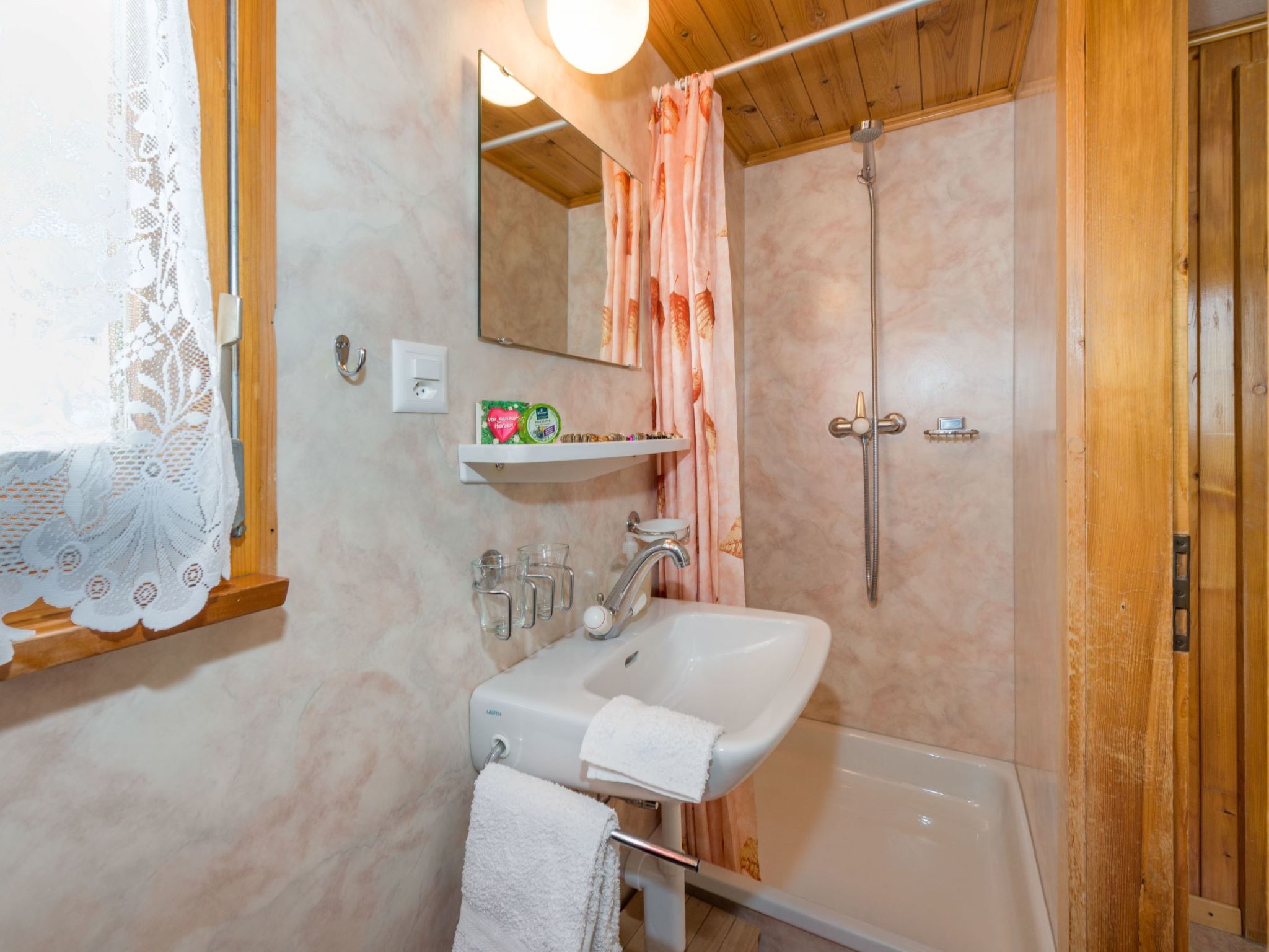 Chalet Ferienwohnungen Schwalbennest Moos Grächen, (Grächen), - Dedans