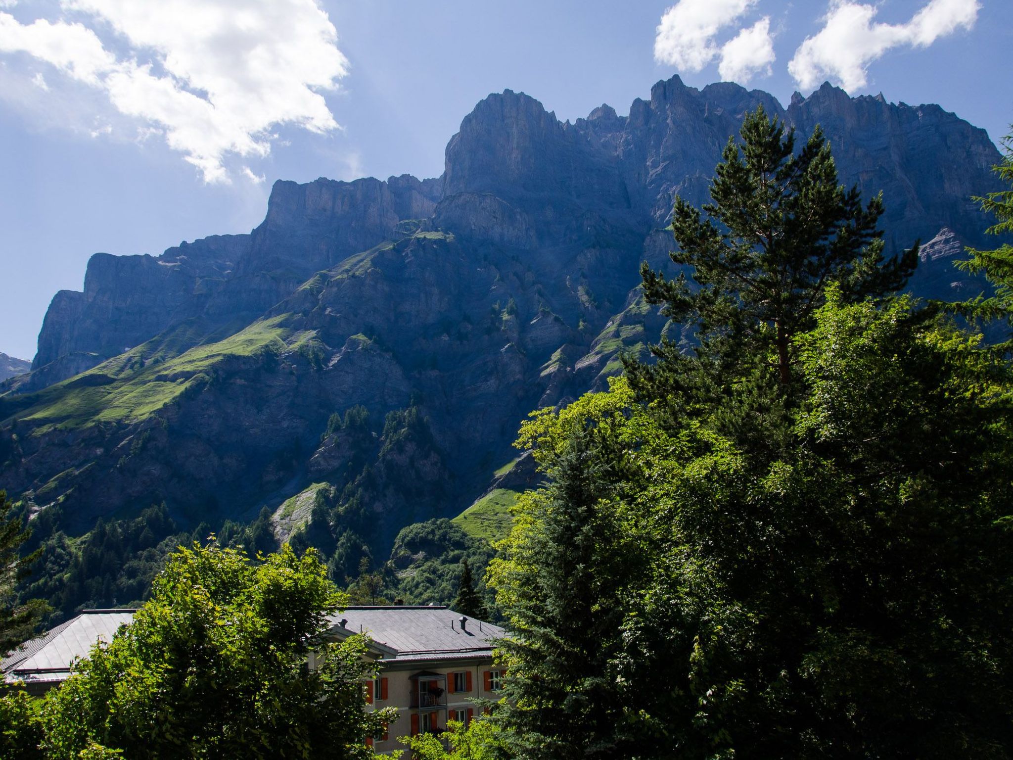 LocationHaus Cristal is quietly and centrally located. The village centre with its shops, restaurants and thermal baths is just a few minutes' walk away.Mountain viewPanoramic view of Leukerbad and th..