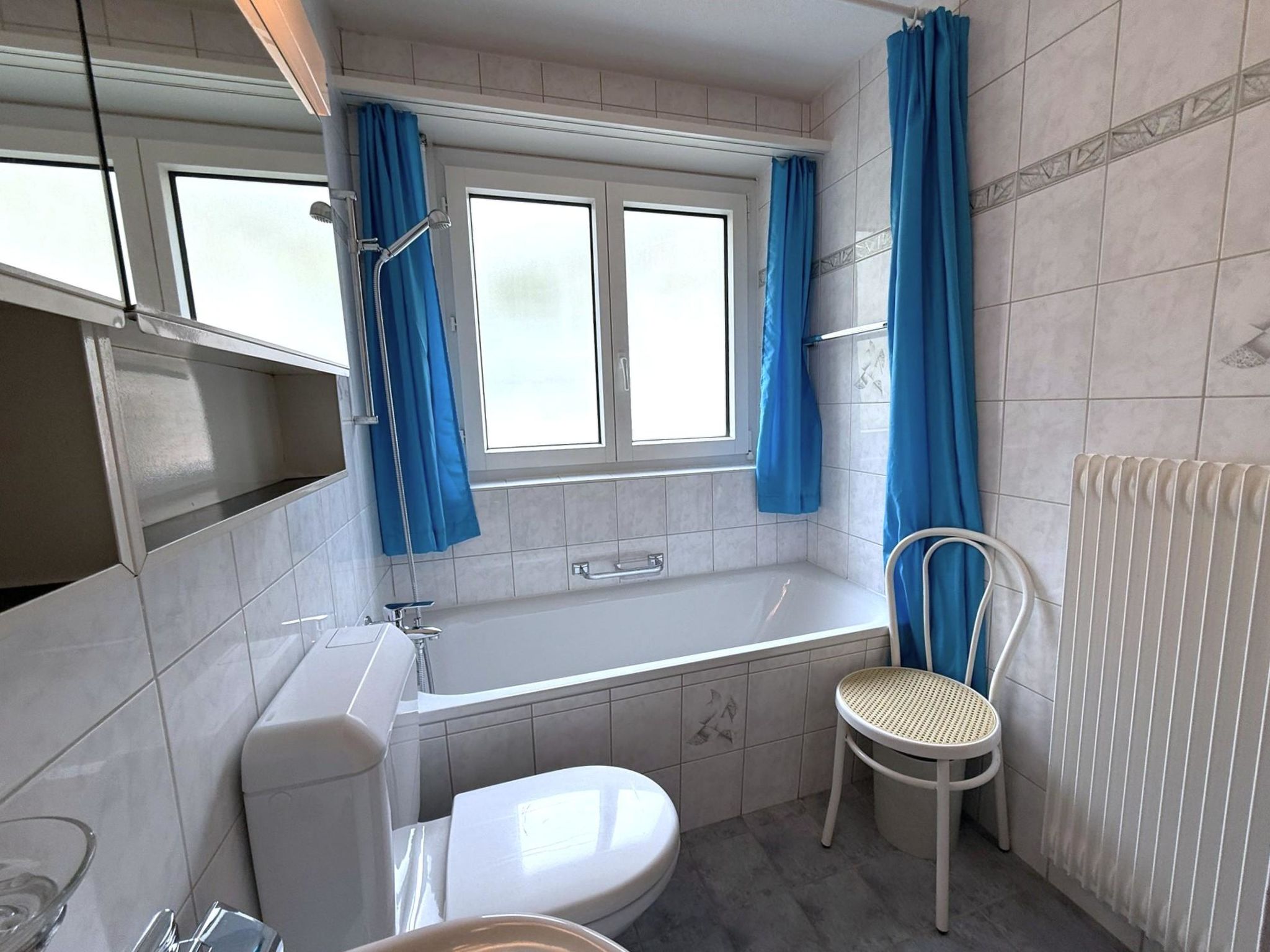 Photo of Apollo 50 # 4-bed apartment, Bad, WC 4-Bettwohnung, Bad, WC