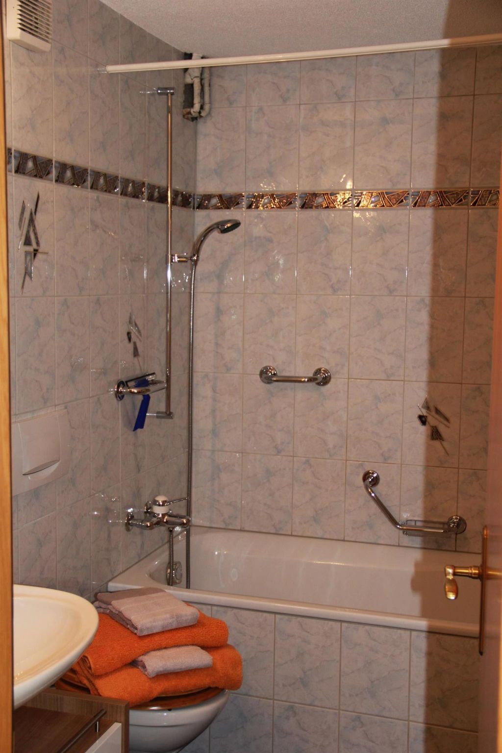 Chalet Solana 1 # 2-bed apartment, Bad, WC 2-Bettwohnung, Bad, WC - Image-tags.info