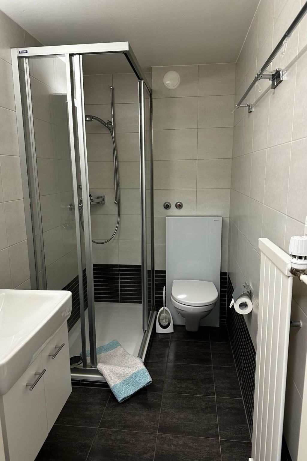 Domino 44 # 4-bed apartment, Dusche, WC 4-bed apartment, Dusche, WC - Dedans