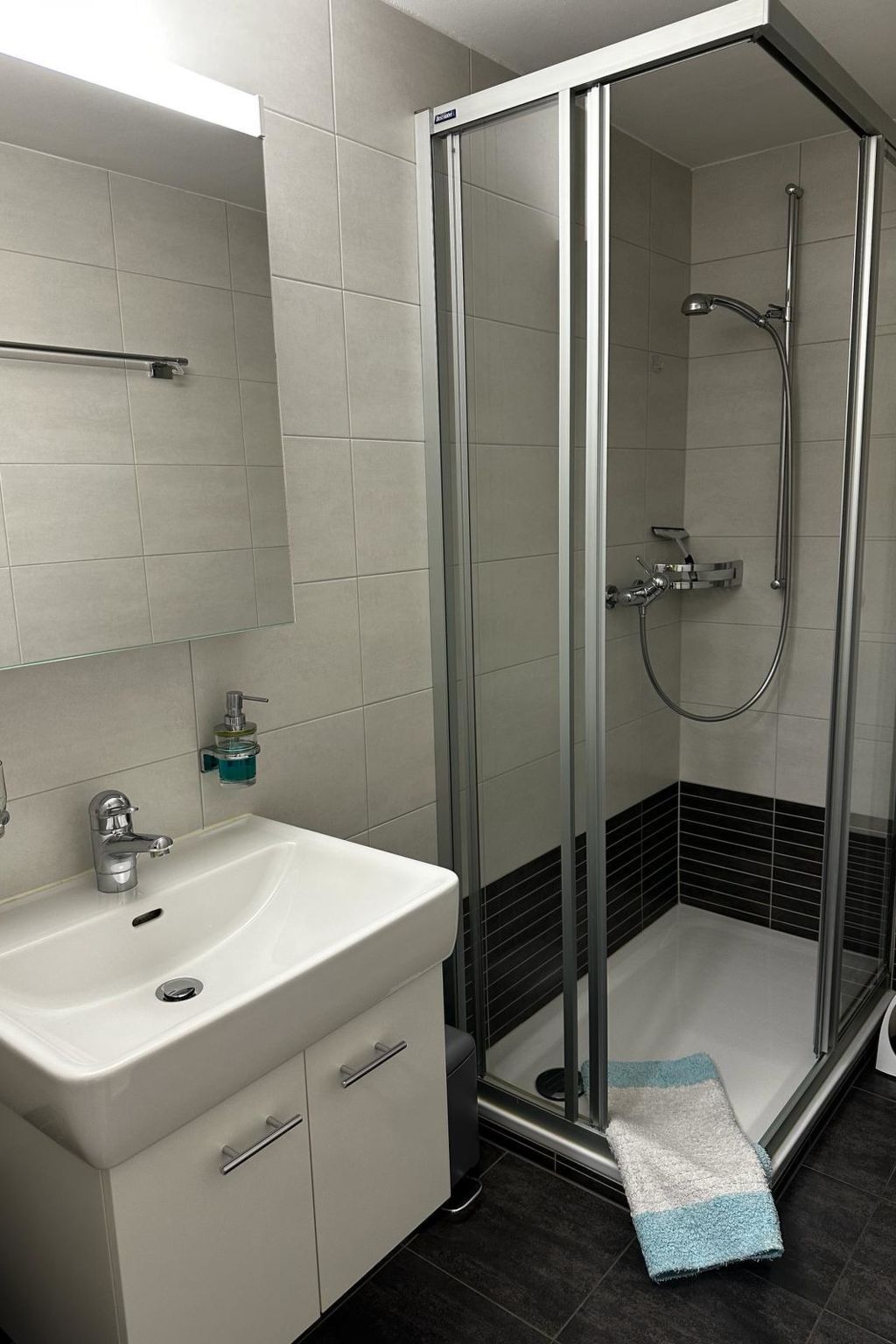 Domino 44 # 4-bed apartment, Dusche, WC 4-bed apartment, Dusche, WC - Dedans
