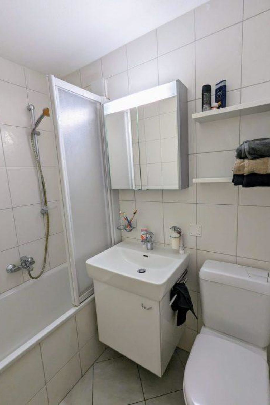 Petit Trianon 103 # 8-bed apartment, Bad, WC 8-bed apartment, Bad, WC - Image-tags.info