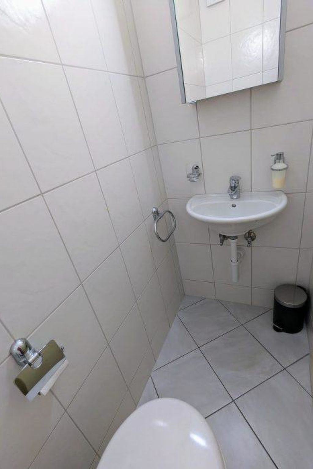 Petit Trianon 103 # 8-bed apartment, Bad, WC 8-bed apartment, Bad, WC - Image-tags.info