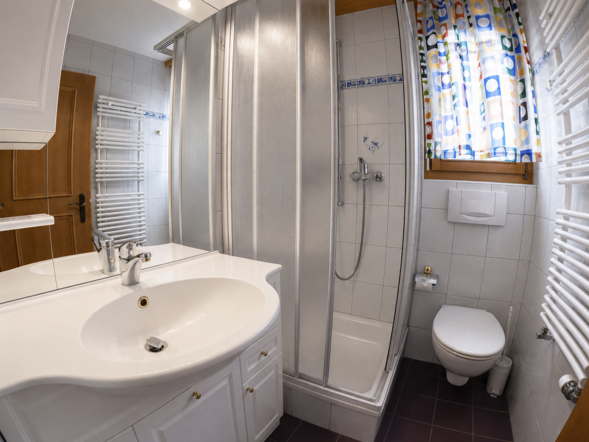 Residenz Darianne Leukerbad # 4-bed apartment, Dusche und Bad, WC - Image-tags.info