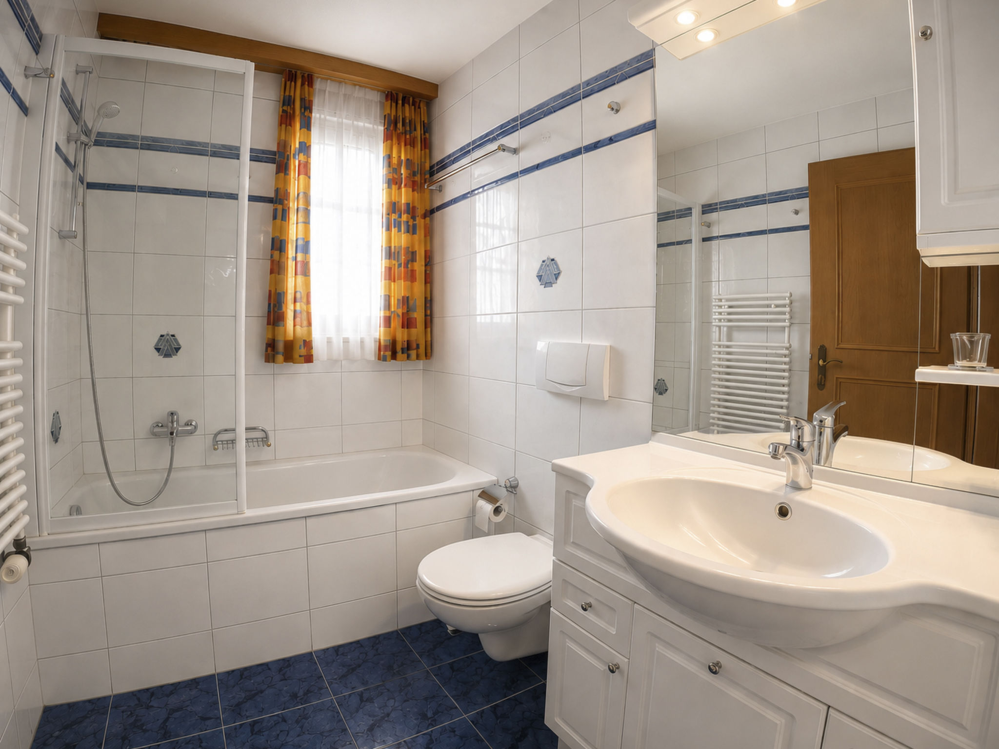 Residenz Darianne Leukerbad # 4-bed apartment, Dusche und Bad, WC - Image-tags.info