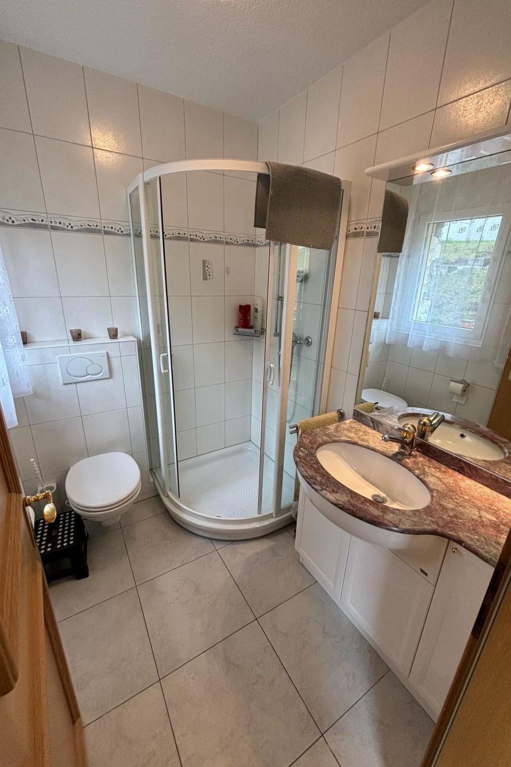 Edelweiss D 13 # 6-bed apartment, Dusche, WC 6-bed apartment, Dusche, WC - Image-tags.info