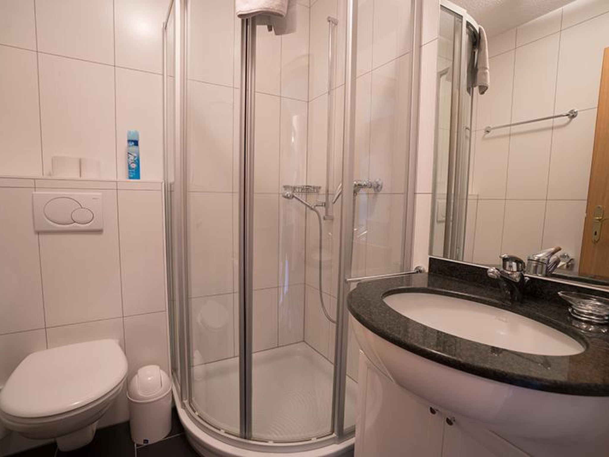 Edelweiss C 22 # 4-bed apartment, Dusche, WC 4-Bettwohnung, Dusche, WC - Drinnen