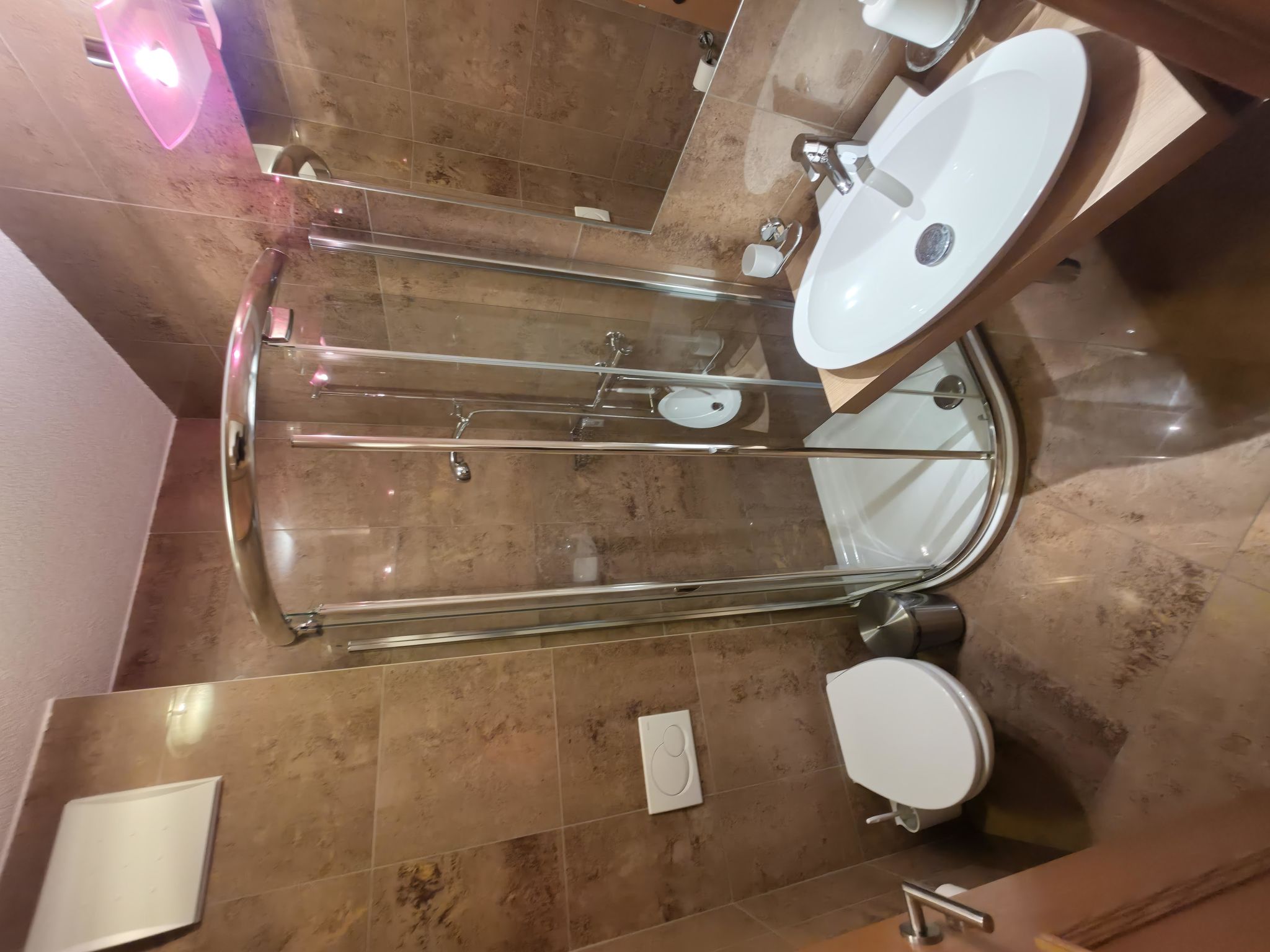 Ambassador B33 # 4-bed apartment, Dusche und Bad, WC - Binnen