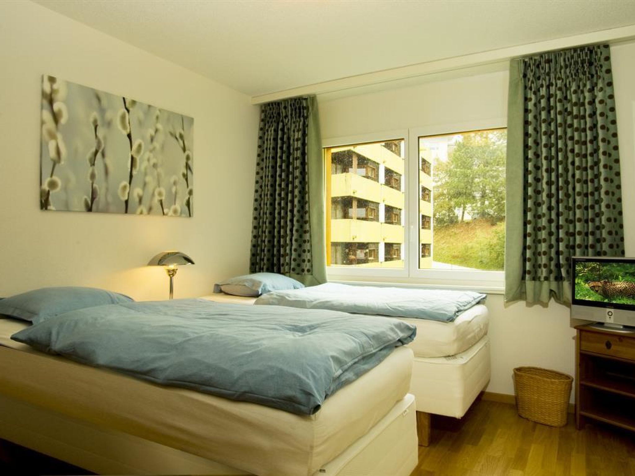 Photo of Ambassador B33 # 4-bed apartment, Dusche und Bad, WC