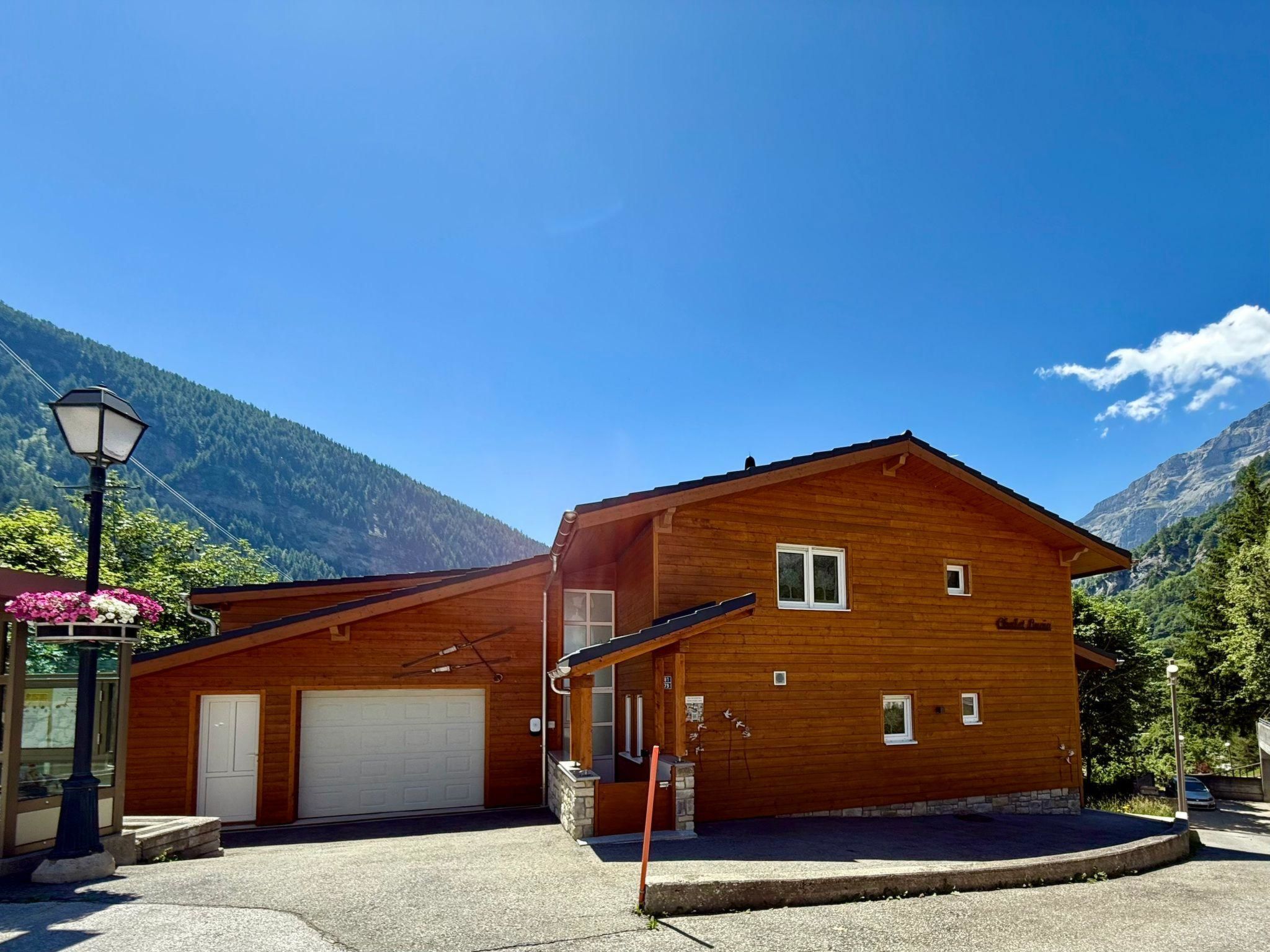 Photo of 3-bed apartment, Dusche, WC