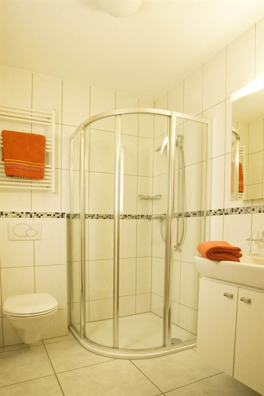 Photo of Residenz Iris Leukerbad # 5-bed apartment, Dusche, WC