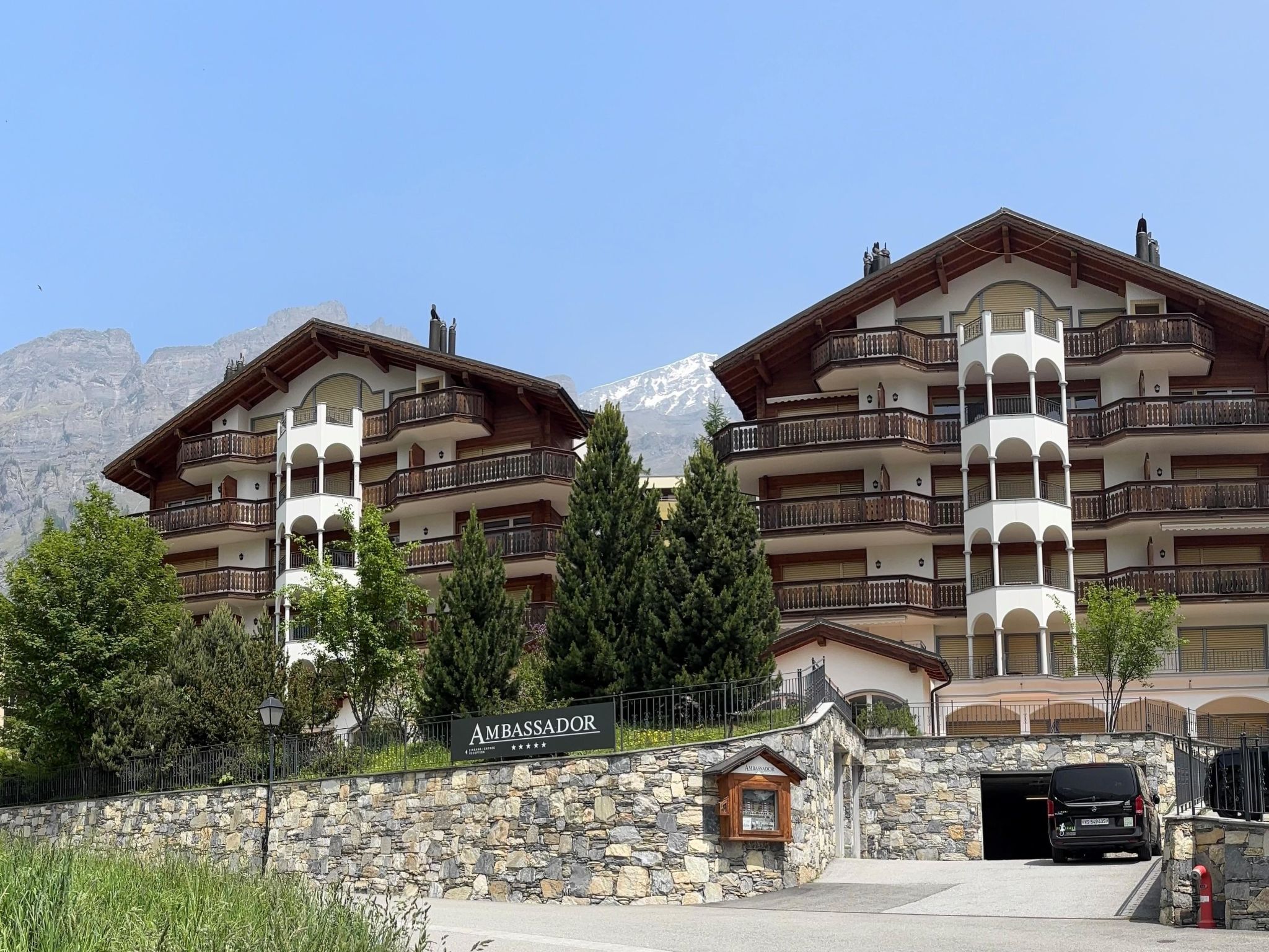 Ambassador Leukerbad # 4-bed apartment, Dusche und Bad, WC