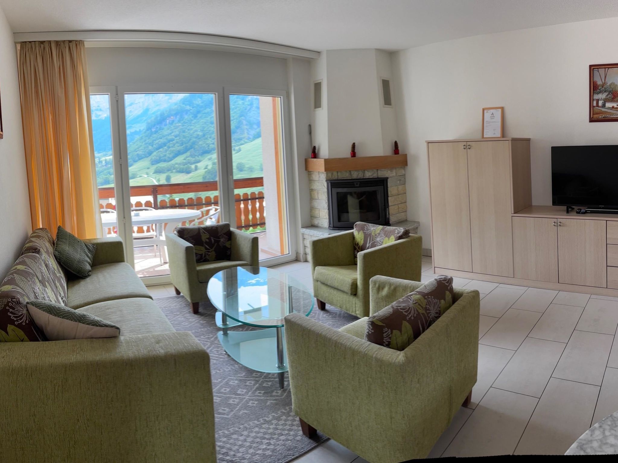 Photo of Ambassador Leukerbad # 4-bed apartment, Dusche und Bad, WC