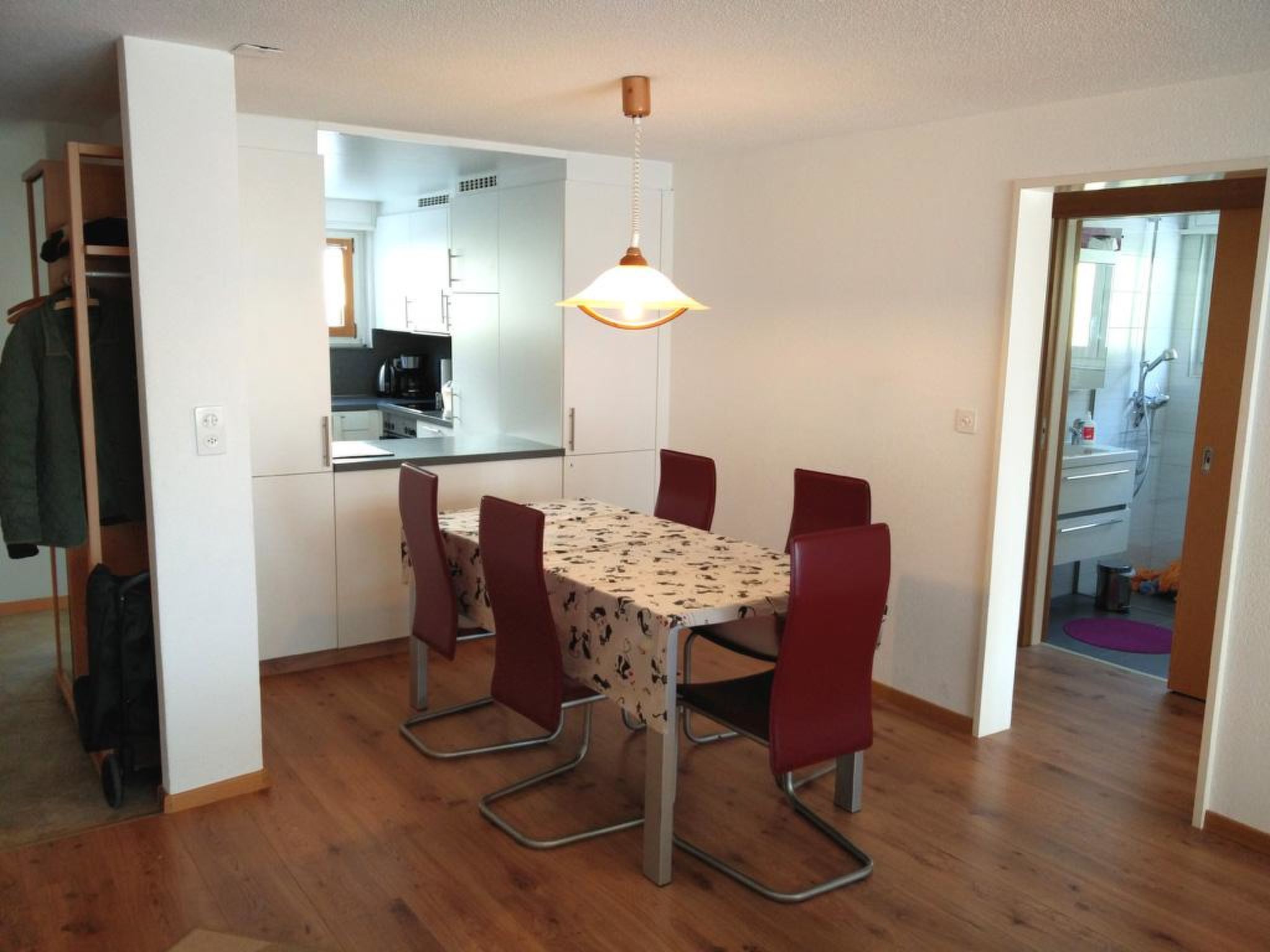 Domino 11 # 5-bed apartment, Dusche, WC 5-Bettwohnung, Bad, WC