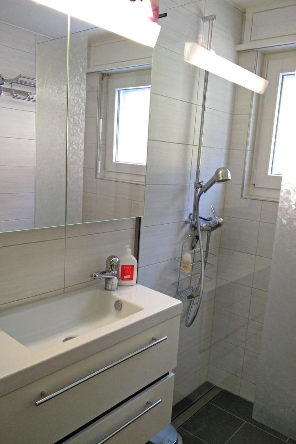 Domino 11 # 5-bed apartment, Dusche, WC 5-Bettwohnung, Bad, WC - Image-tags.info