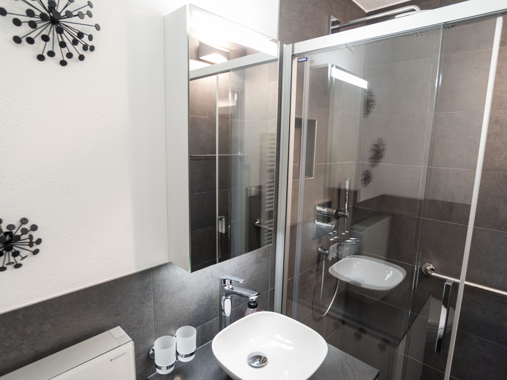Cristal 28 # 3-bed apartment, Dusche, WC 3-bed apartment, Dusche, WC - Image-tags.info