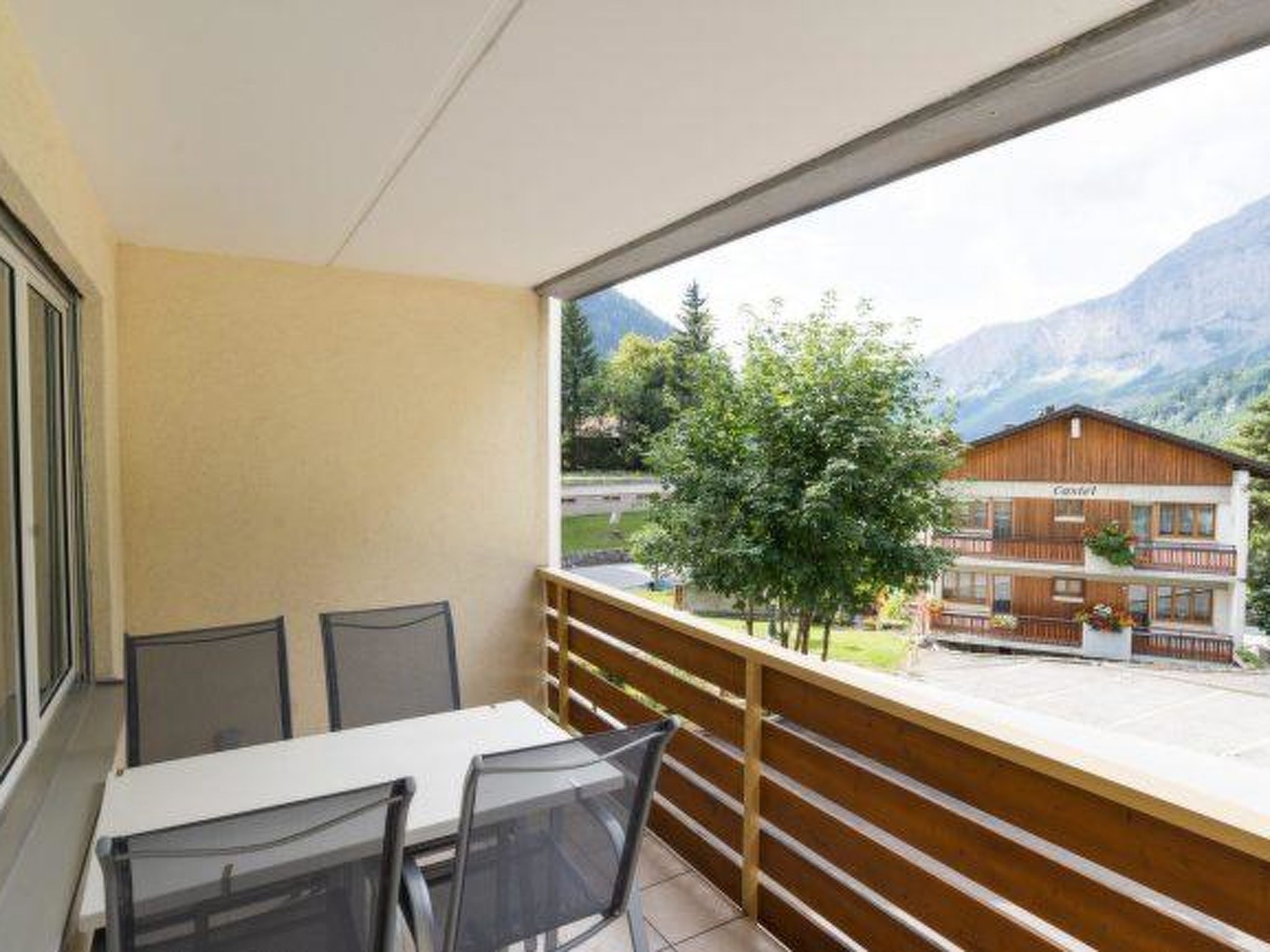 Cristal 28 # 3-bed apartment, Dusche, WC 3-bed apartment, Dusche, WC - Image-tags.info