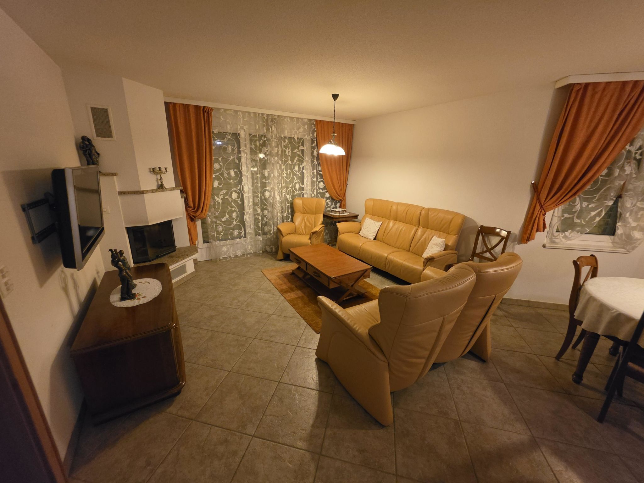 Ambassador B01 # 4-bed apartment, Dusche und Bad, WC - Drinnen