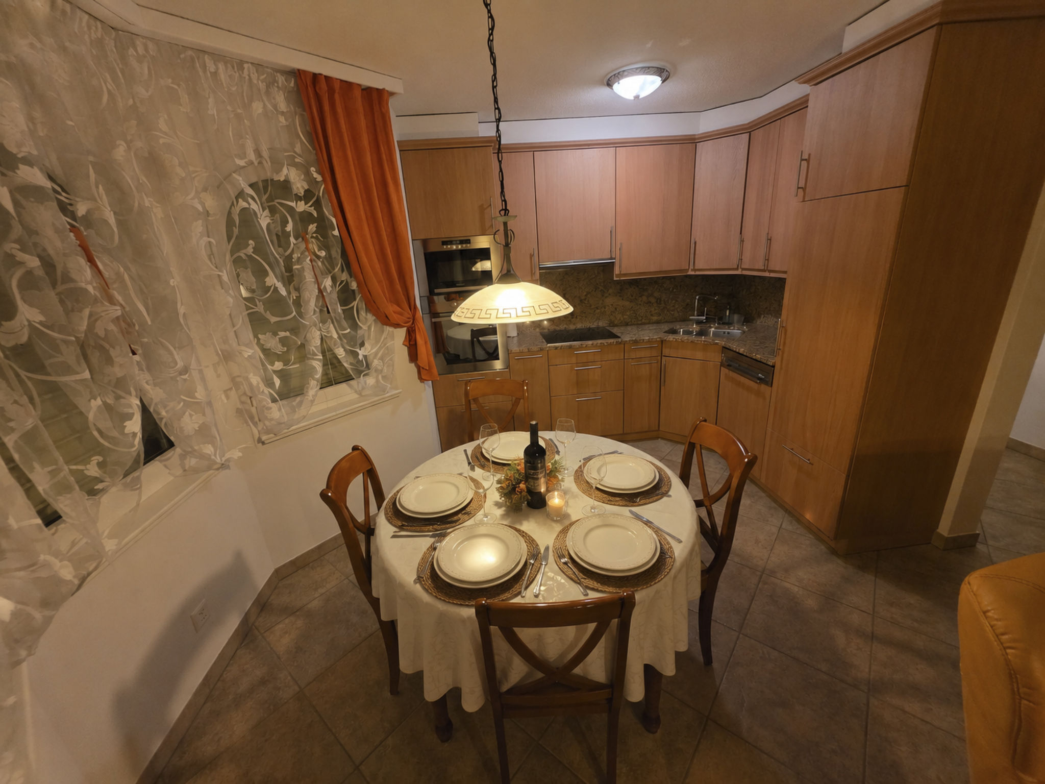 Ambassador B01 # 4-bed apartment, Dusche und Bad, WC - Drinnen