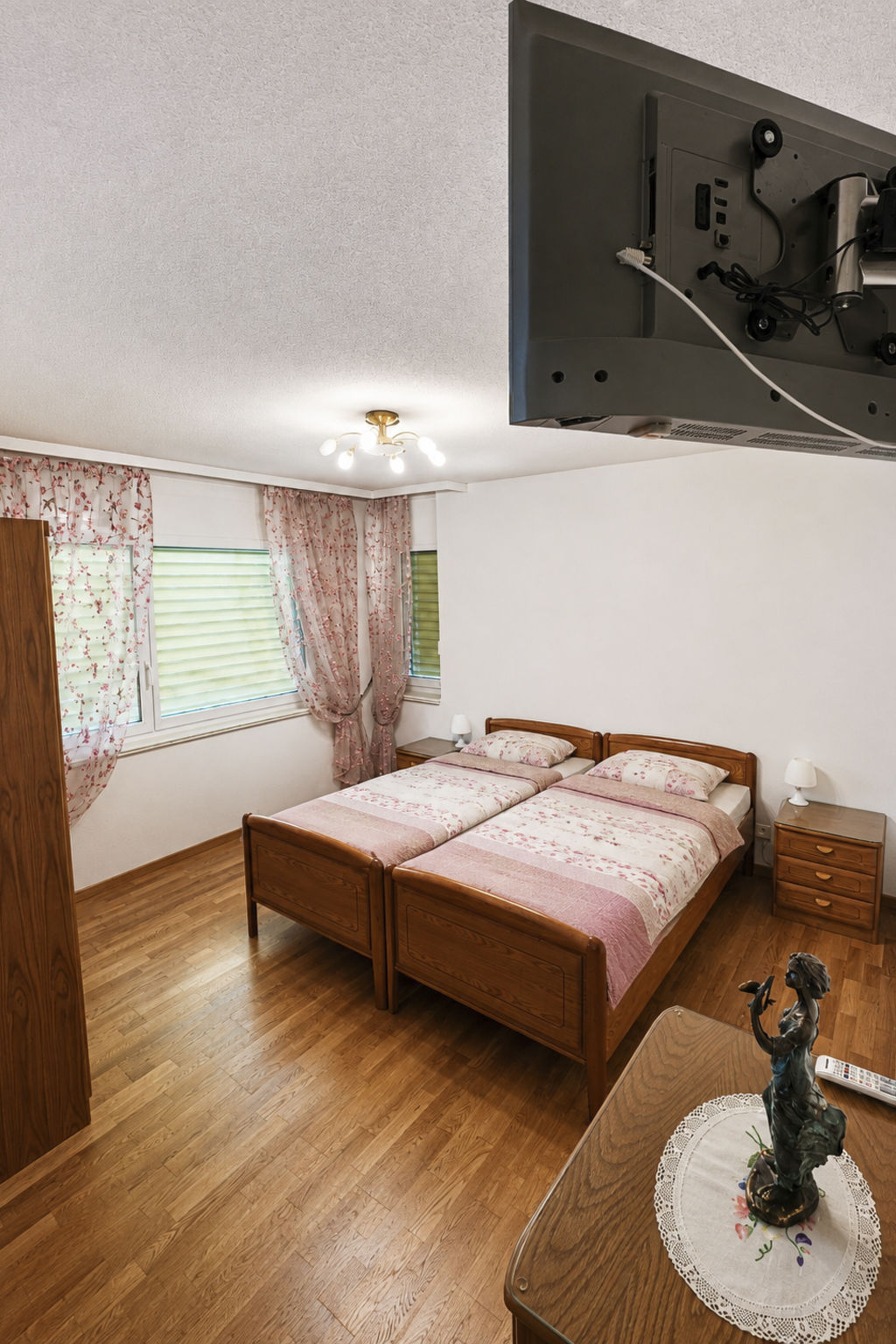 Ambassador B01 # 4-bed apartment, Dusche und Bad, WC - Drinnen