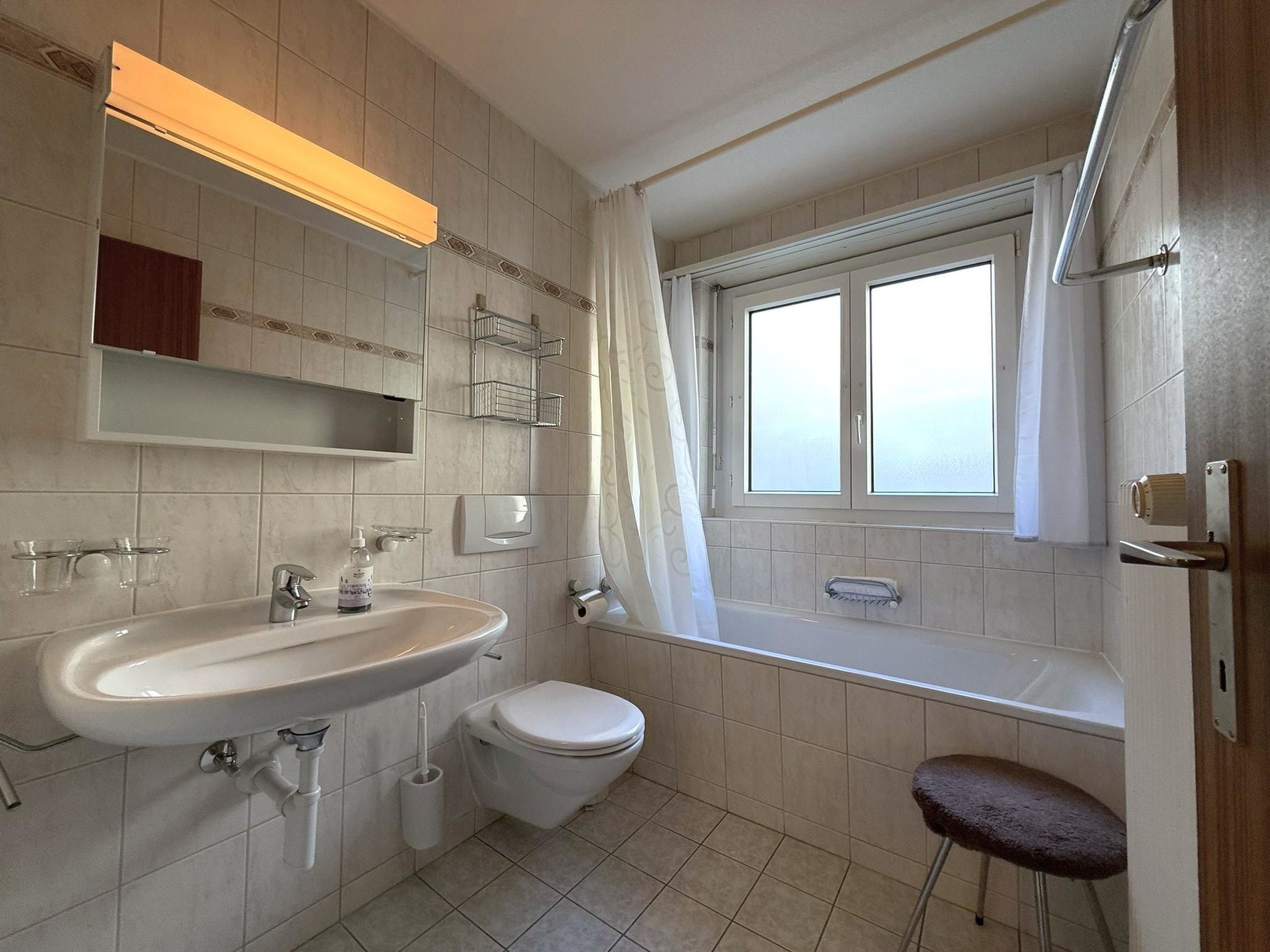 Photo of Apollo 44 # 4-bed apartment, Bad, WC 4-Bettwohnung, Bad, WC