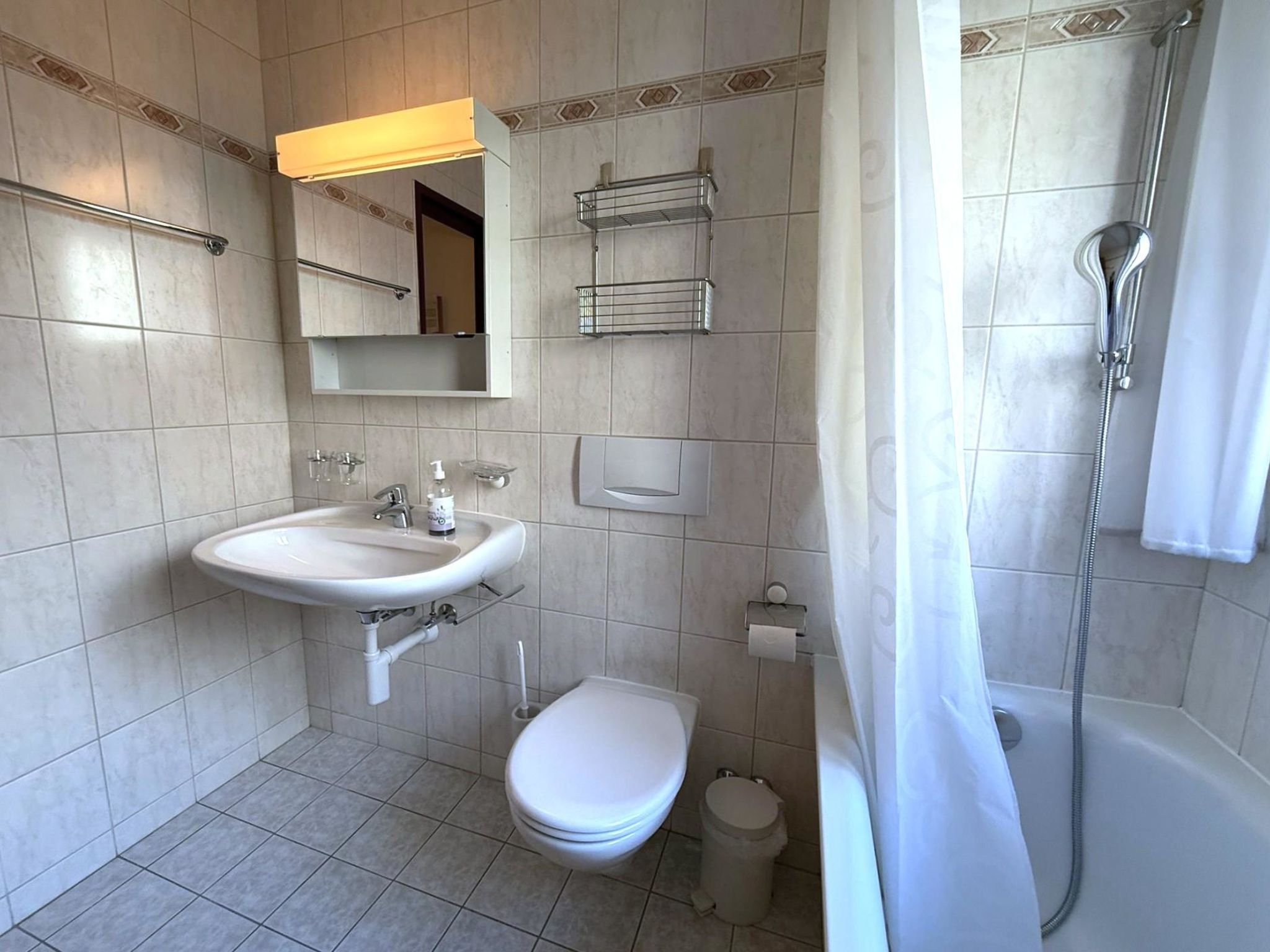 Photo of Apollo 44 # 4-bed apartment, Bad, WC 4-Bettwohnung, Bad, WC
