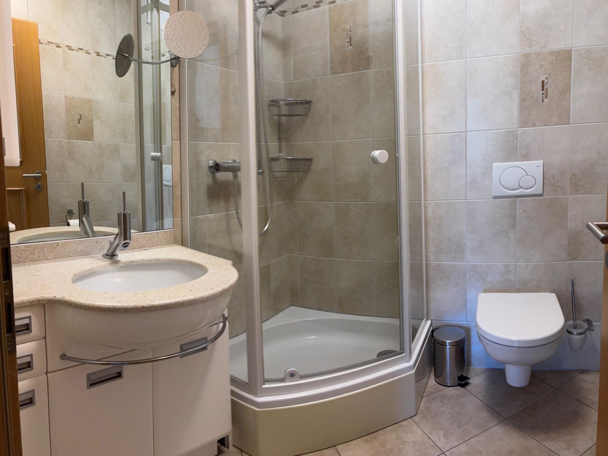 Photo of Ambassador Leukerbad # 2-bed apartment, Dusche, WC