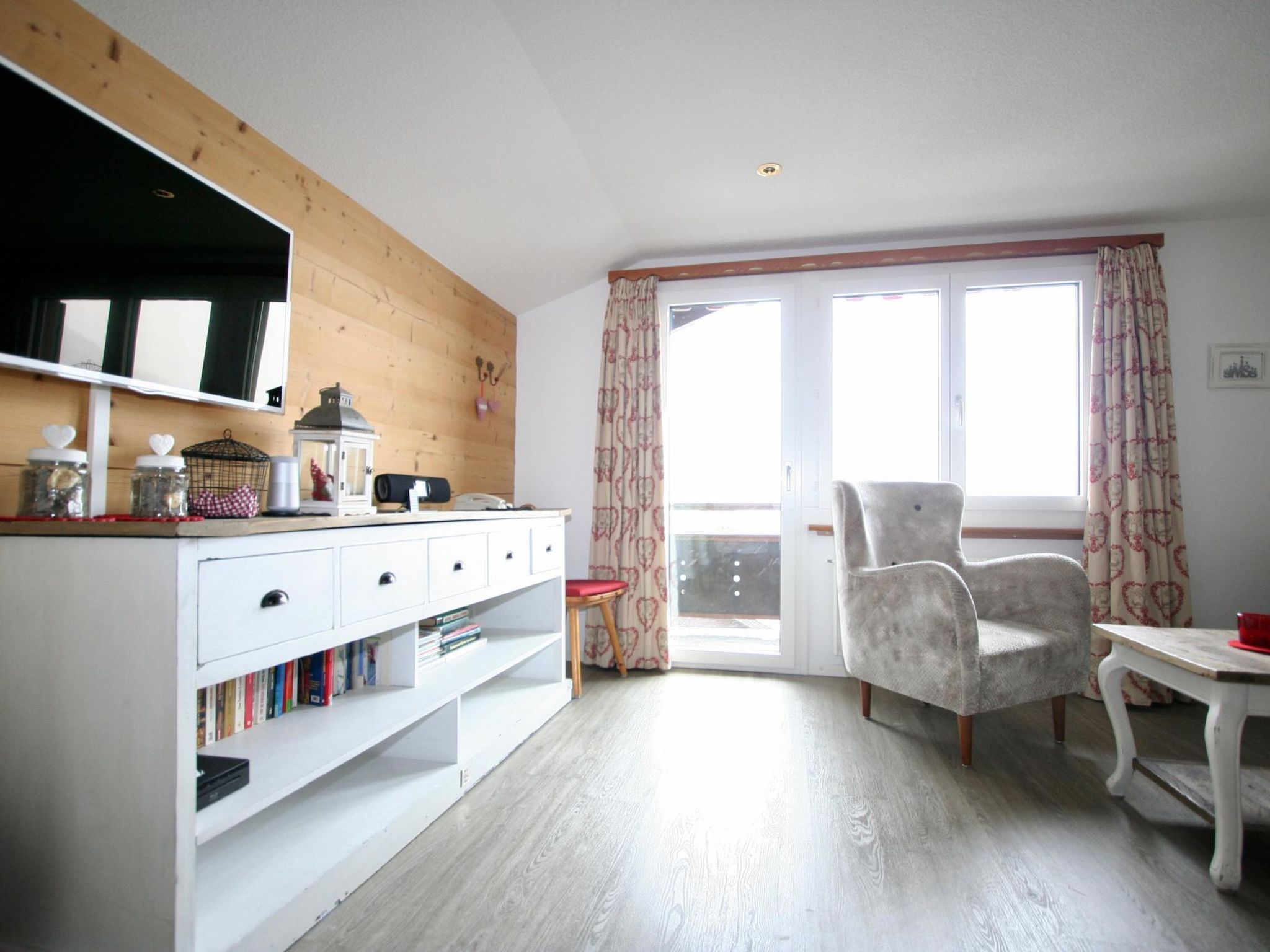 Gassenboden 37 # 2-bed apartment, Bad, WC 2-Bettwohnung, Bad, WC