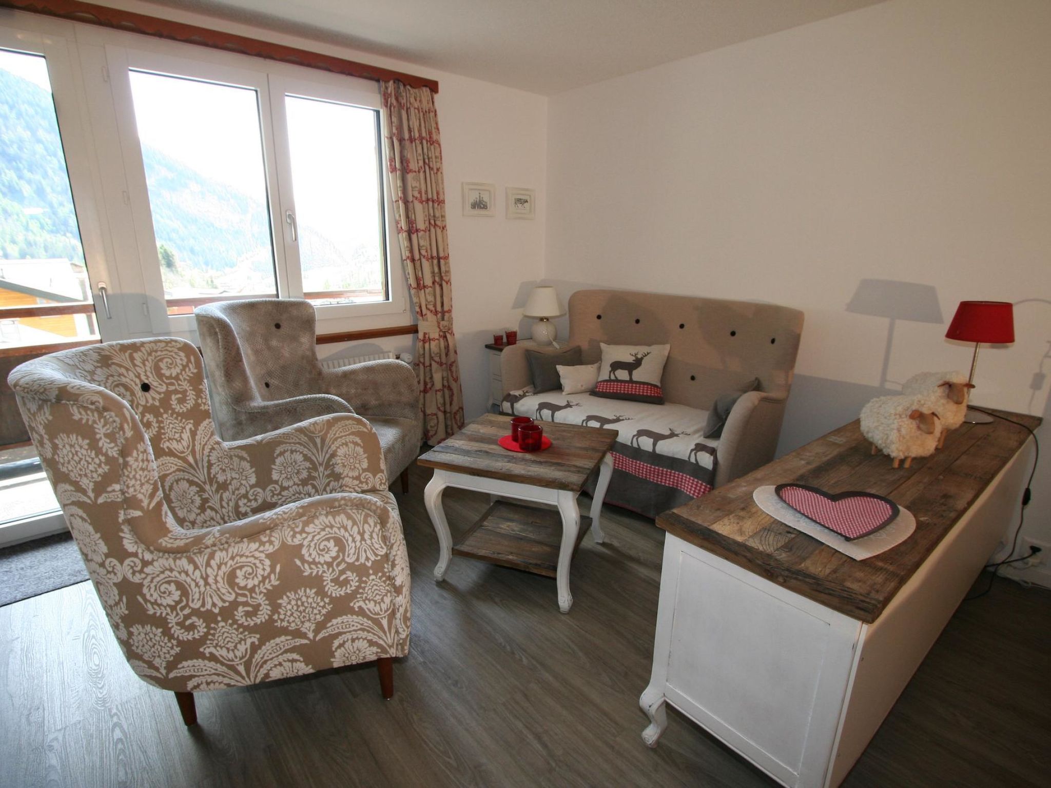 Gassenboden 37 # 2-bed apartment, Bad, WC 2-Bettwohnung, Bad, WC