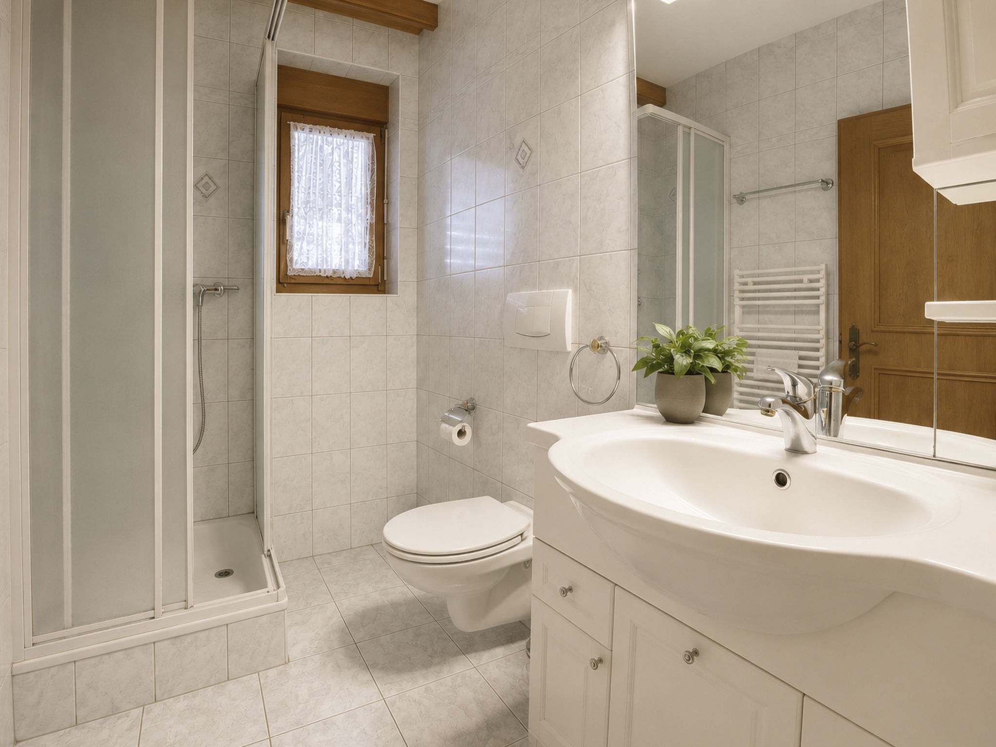 Residenz Darianne Leukerbad # 5-bed apartment, Dusche und Bad, WC