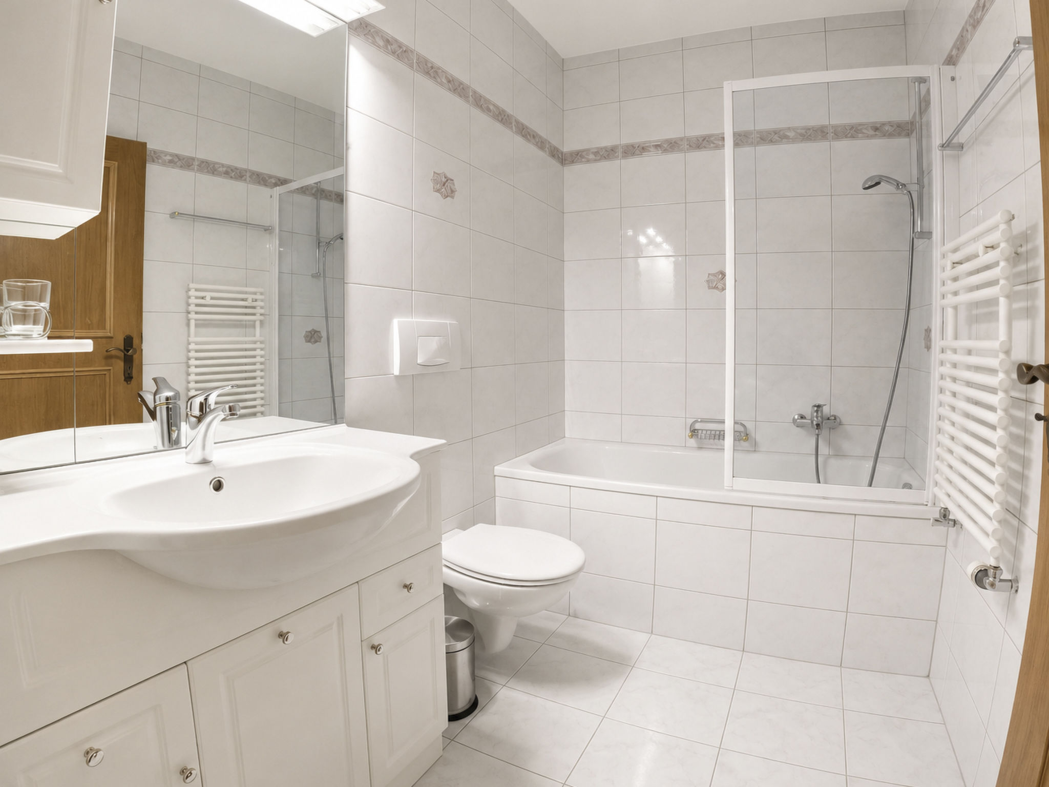 Residenz Darianne Leukerbad # 5-bed apartment, Dusche und Bad, WC - Image-tags.info