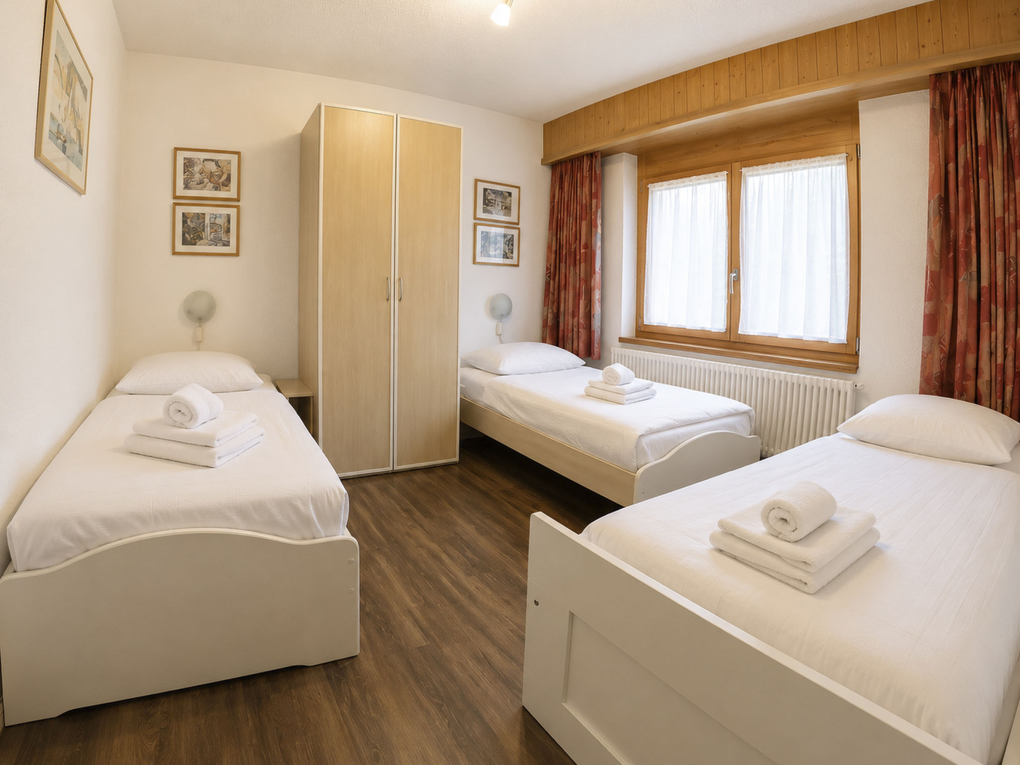 Residenz Darianne Leukerbad # 5-bed apartment, Dusche und Bad, WC - Image-tags.info
