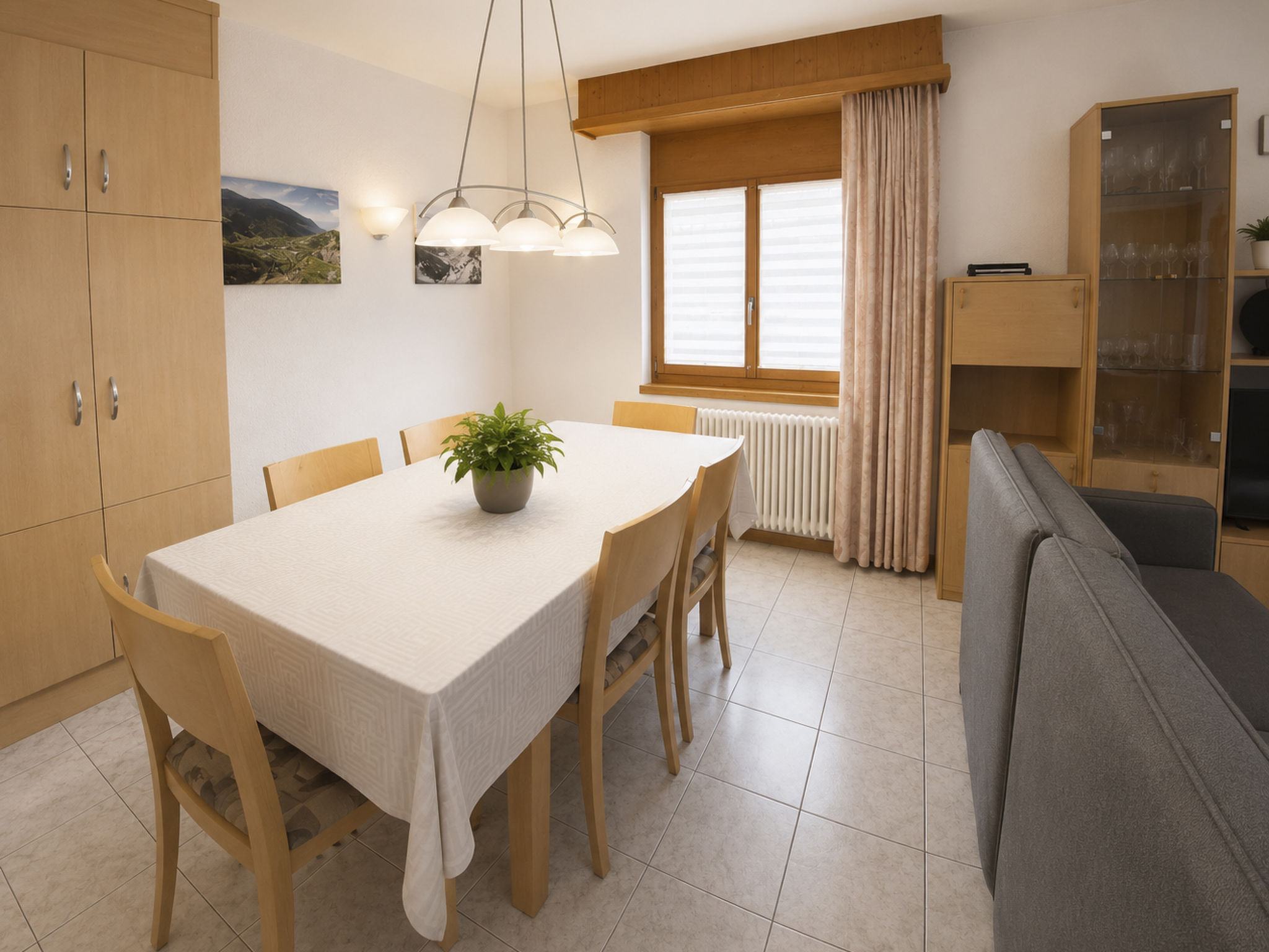 Residenz Darianne Leukerbad # 5-bed apartment, Dusche und Bad, WC - Image-tags.info