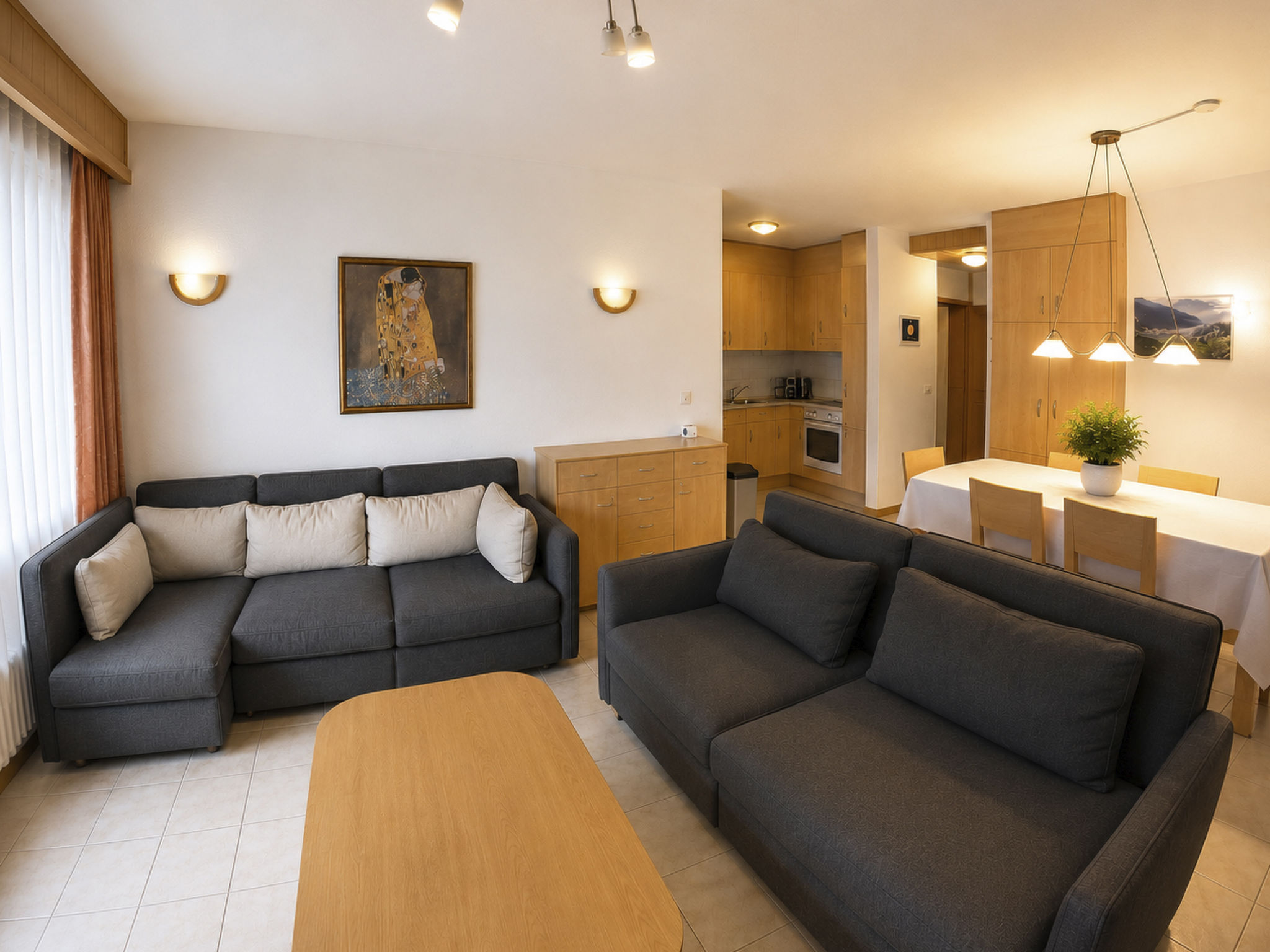 Residenz Darianne Leukerbad # 5-bed apartment, Dusche und Bad, WC - Image-tags.info