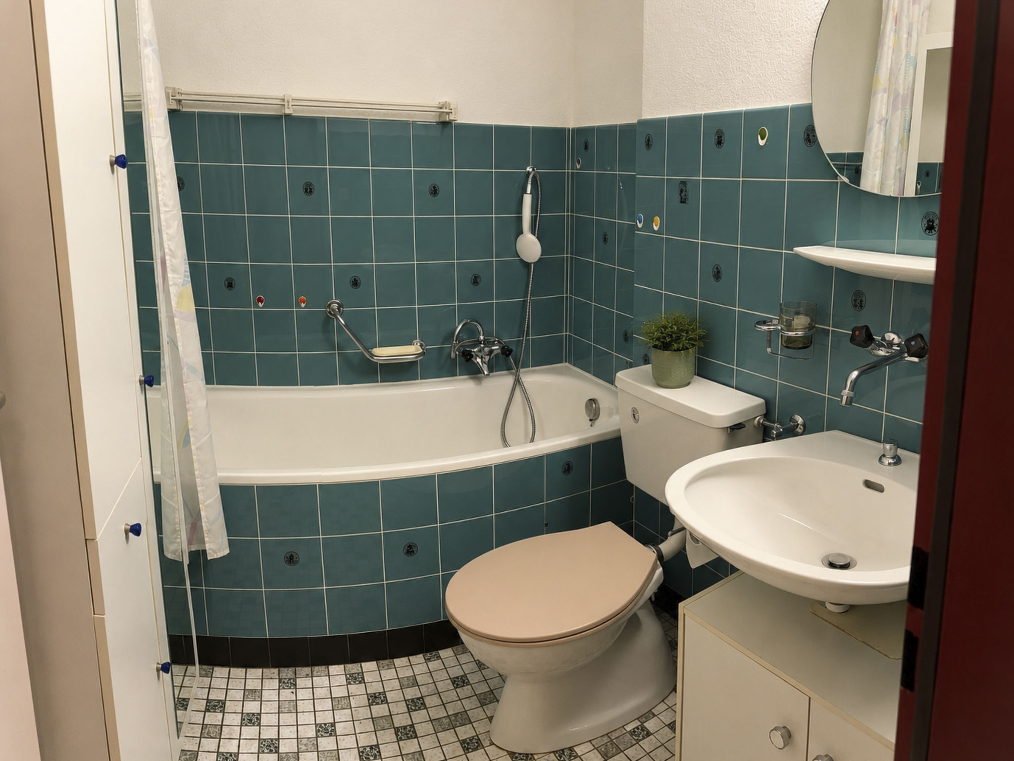 Residenz Siesta Leukerbad # 5-bed apartment, Bad, WC - Image-tags.info