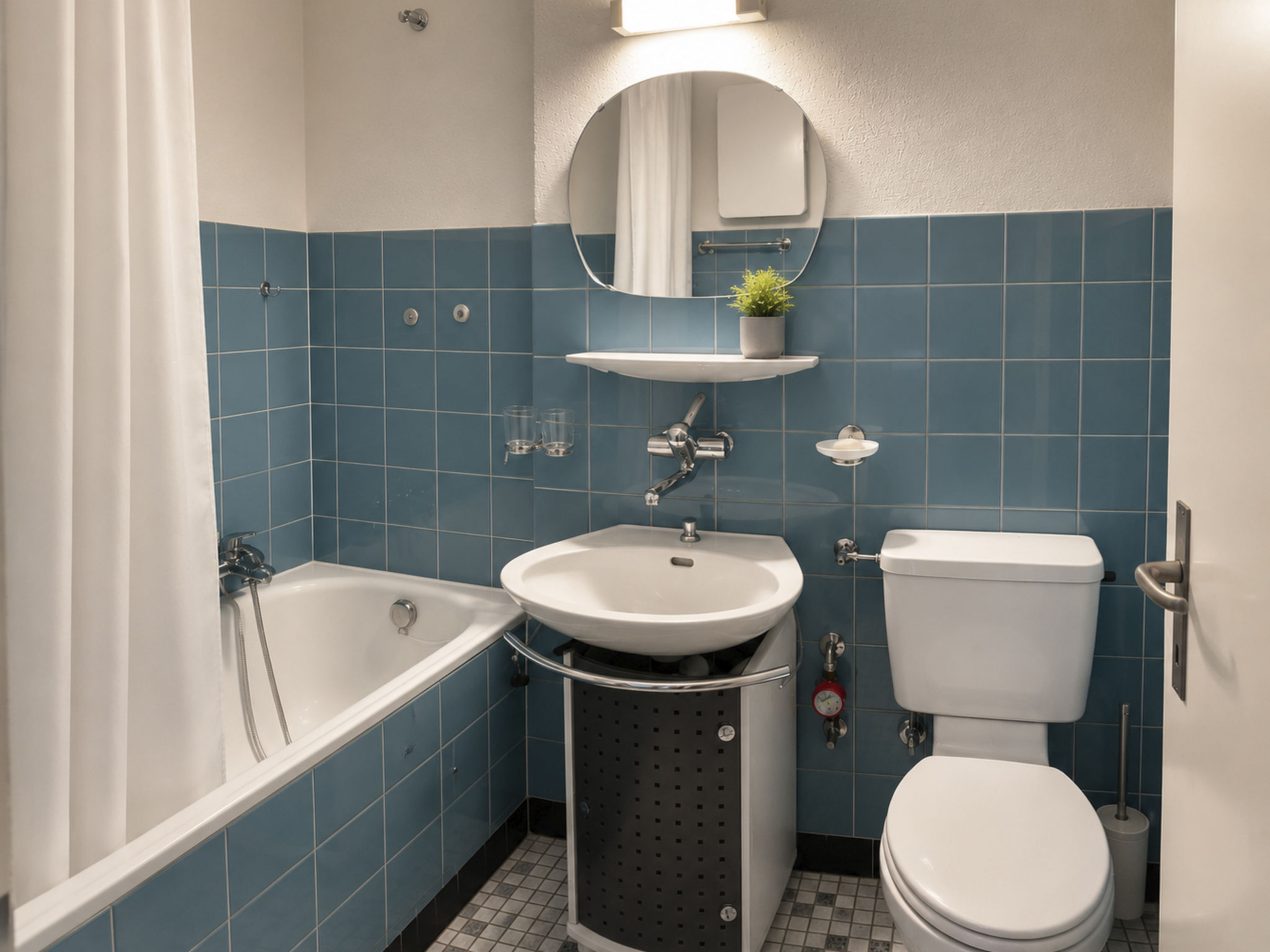 Residenz Siesta Leukerbad # 5-bed apartment, Bad, WC - Image-tags.info